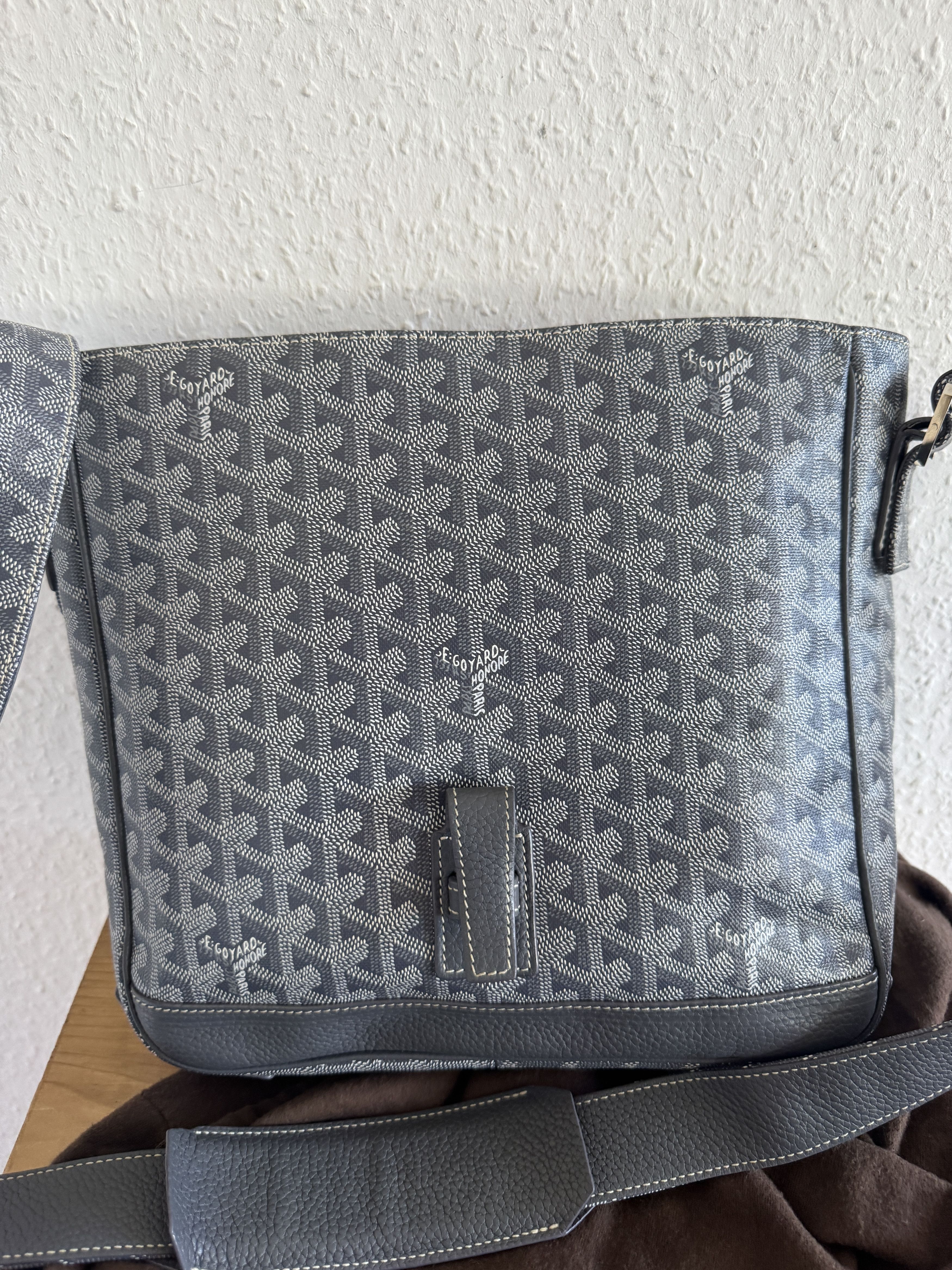 Goyard Grand Bleu MM Messenger Bag – Grey Size ONE SIZE - 15 Thumbnail