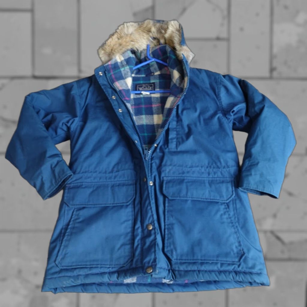 VINTAGE Woolrich Jacket Parka Womens Blue L Parka Wool Coyote Fur Made in USA Full Zip Hooded Mid-Length Wool Blend Cotton Blend Blue Ladies M/L?