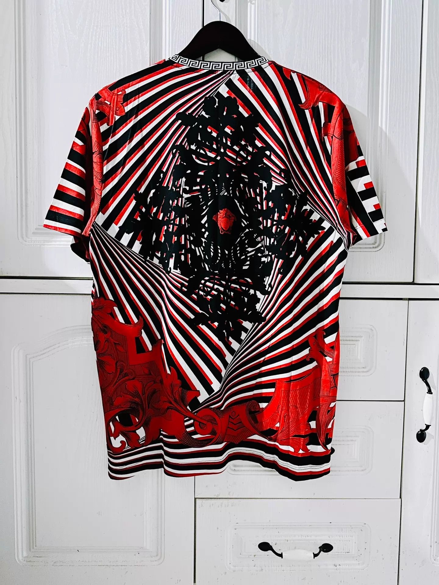 Versace Versace Main Red Black Gold Baroque Graffiti Runway Tee 2XL Size US XXL / EU 58 / 5 - 2 Thumbnail