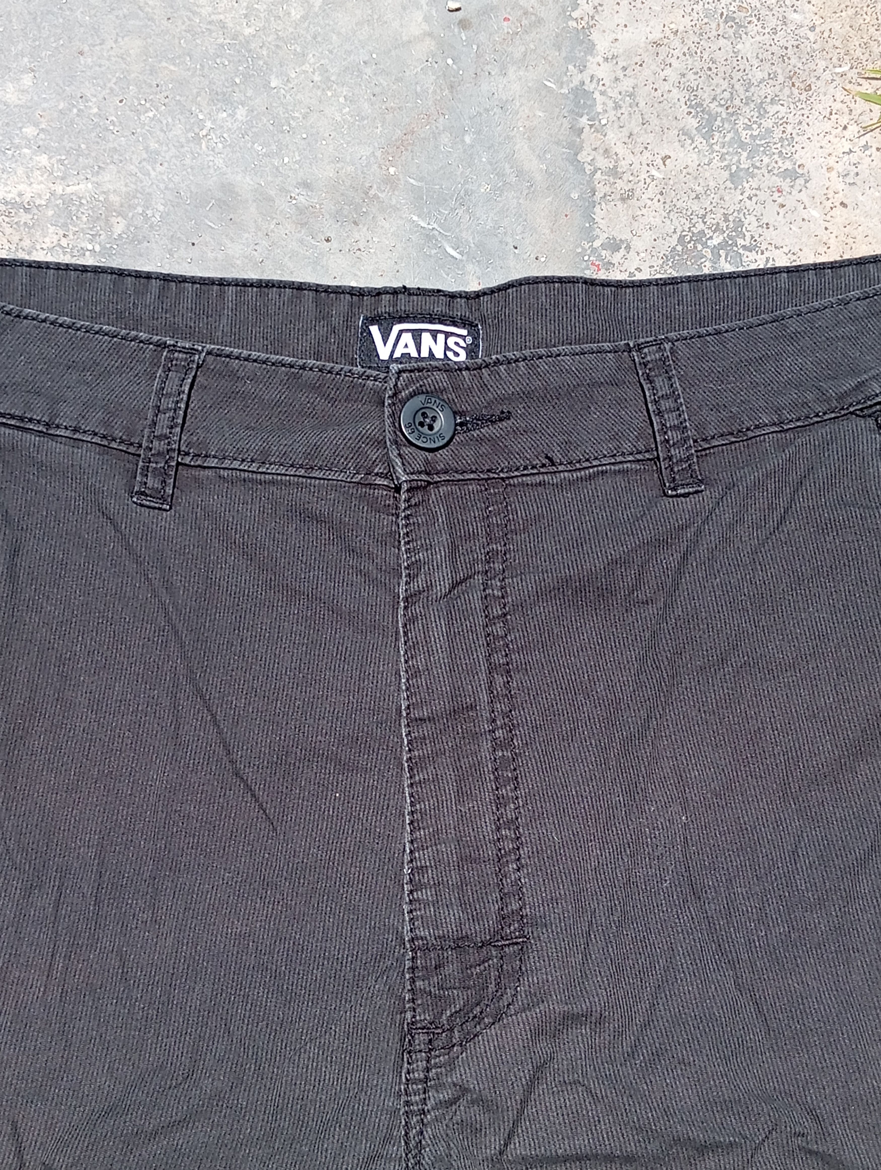 Vans Vans of the wall beautiful shorts Size US 38 / EU 54 - 2 Thumbnail