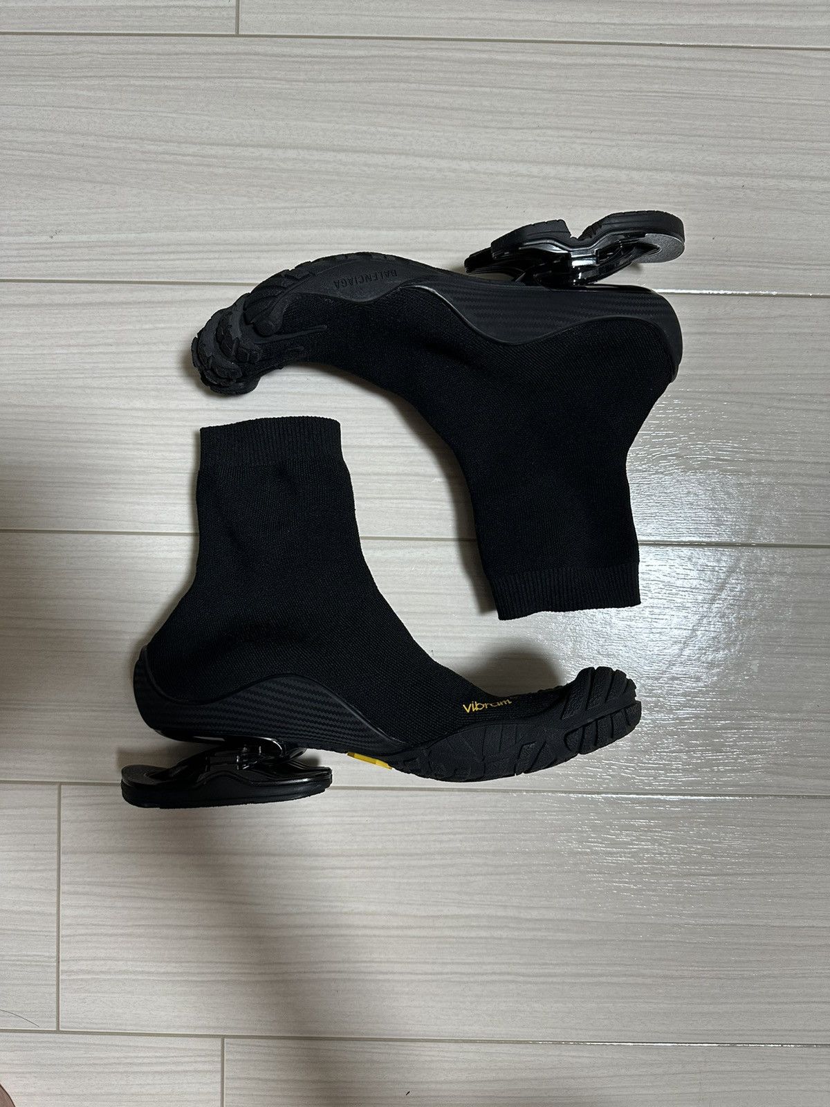 Balenciaga × Vetements × Vibram Balenciaga Vibram Five Toes Knit Boots Size US 7 / EU 40 - 2 Thumbnail
