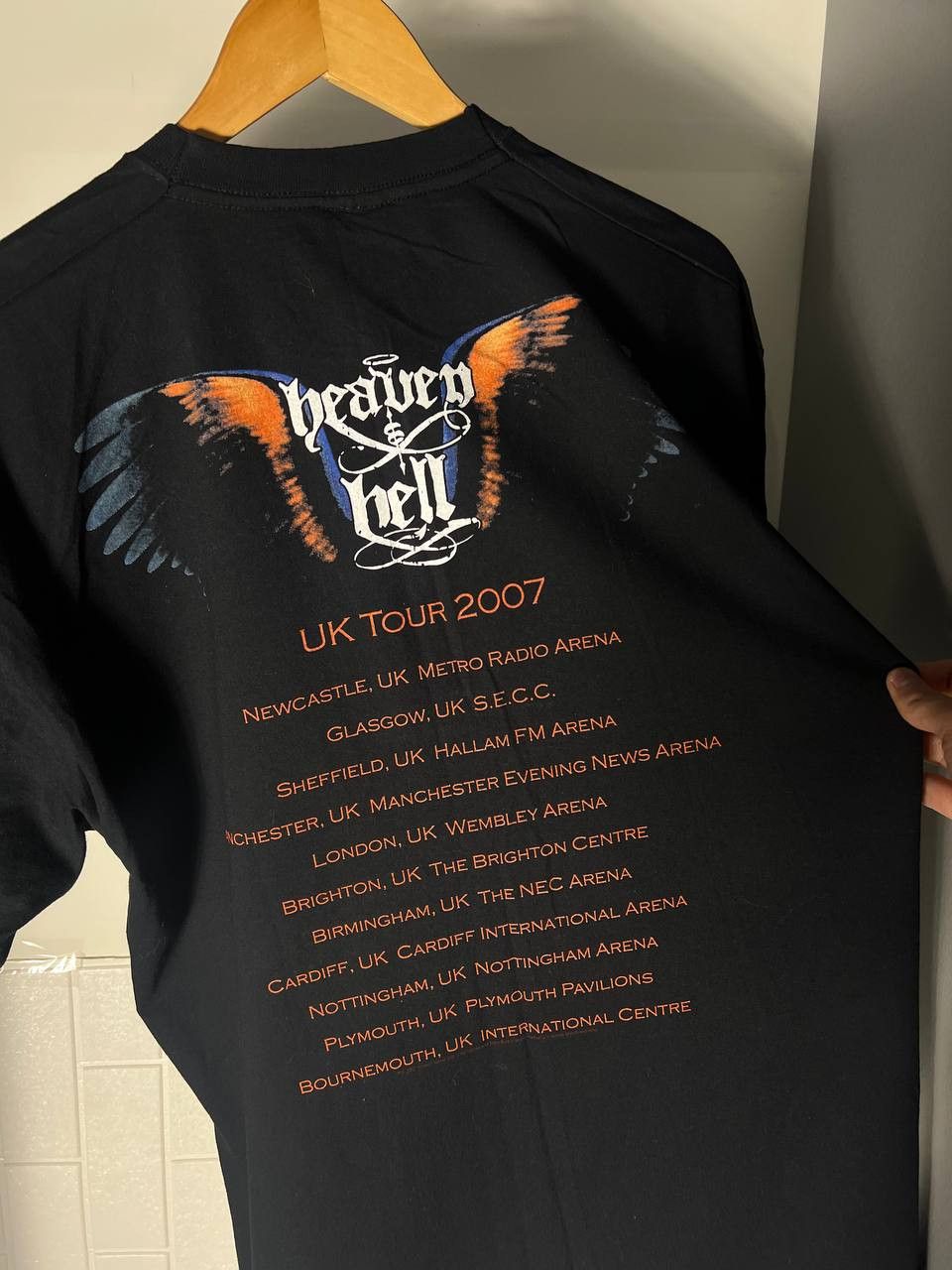 Band Tees VINTAGE HEAVEN AND HELL WORLD TOUR ROCK T-SHIRT Y2K 90s USA Size US XL / EU 56 / 4 - 9 Thumbnail