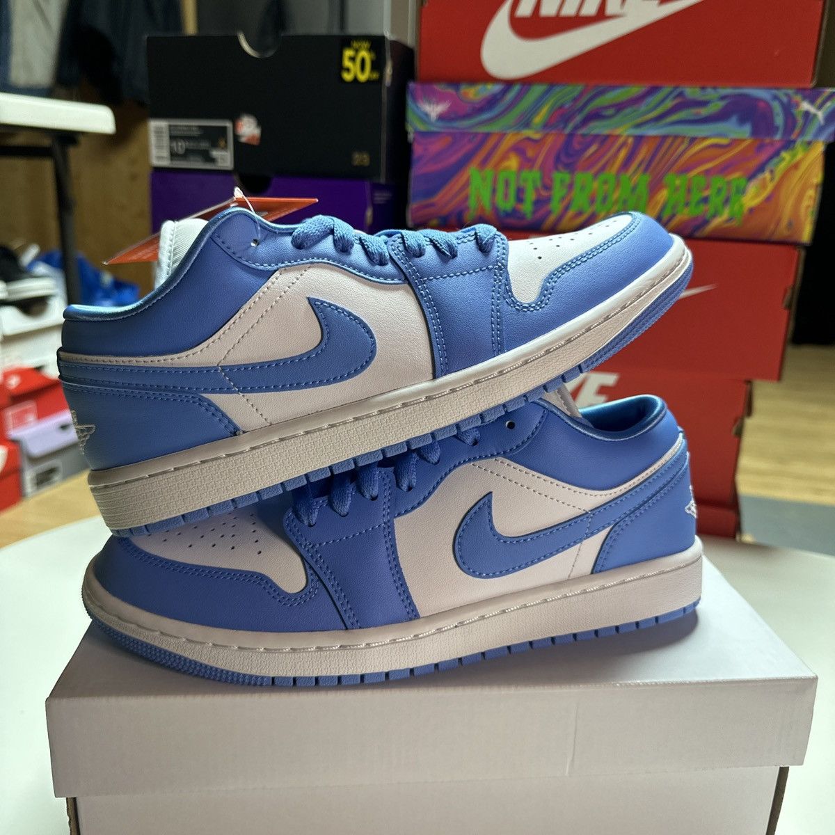 Jordan Brand × Nike *NEW* size 9 US Women JORDAN 1 UNC Low University Blue Size US 9 / IT 39 - 3 Thumbnail