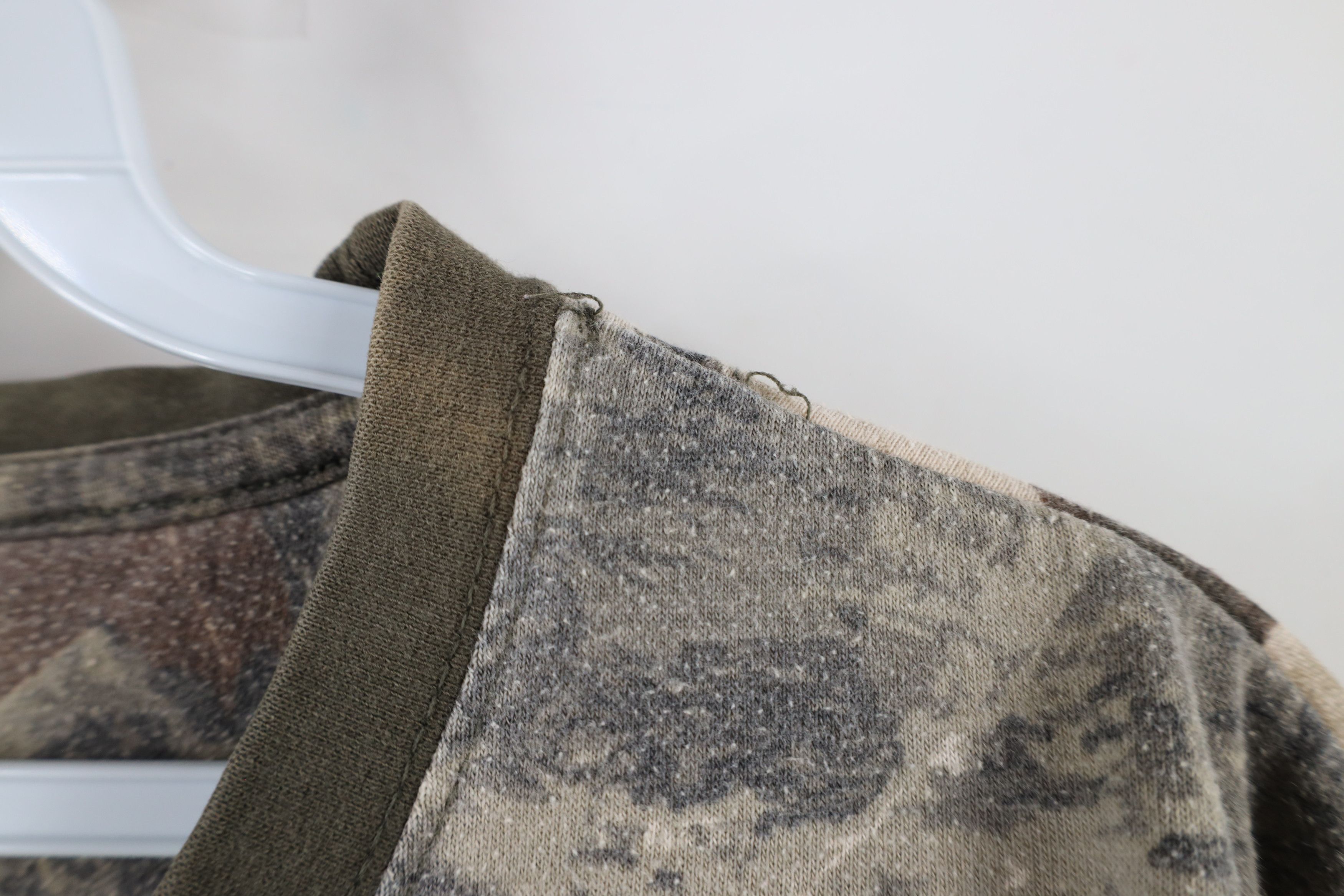 Vintage Vintage Streetwear Camouflage Long Sleeve Pocket T-Shirt Size US XL / EU 56 / 4 - 4 Thumbnail