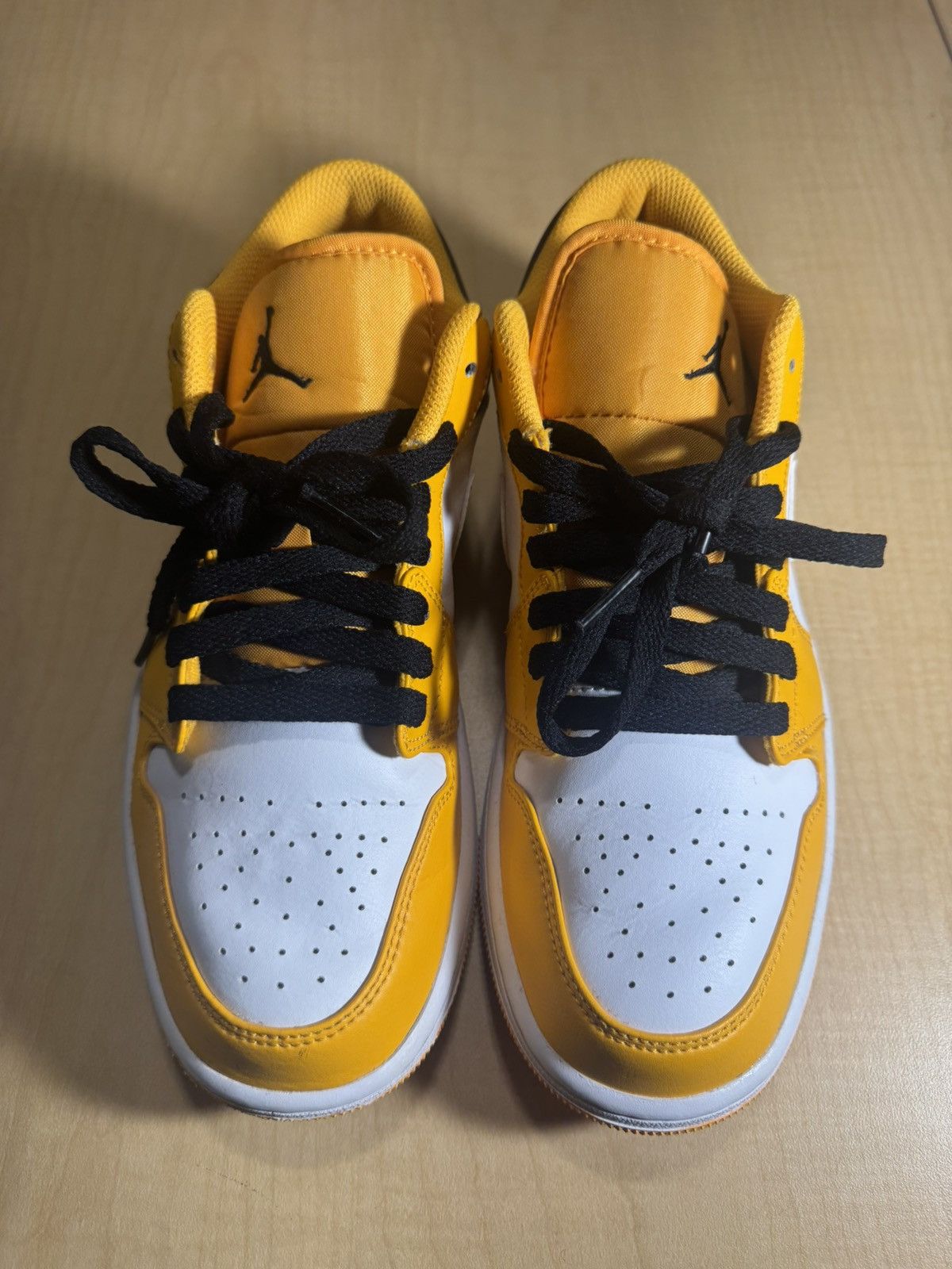 Jordan Brand × Nike Air Jordan Low Taxi White Size US 8 / EU 41 - 3 Thumbnail