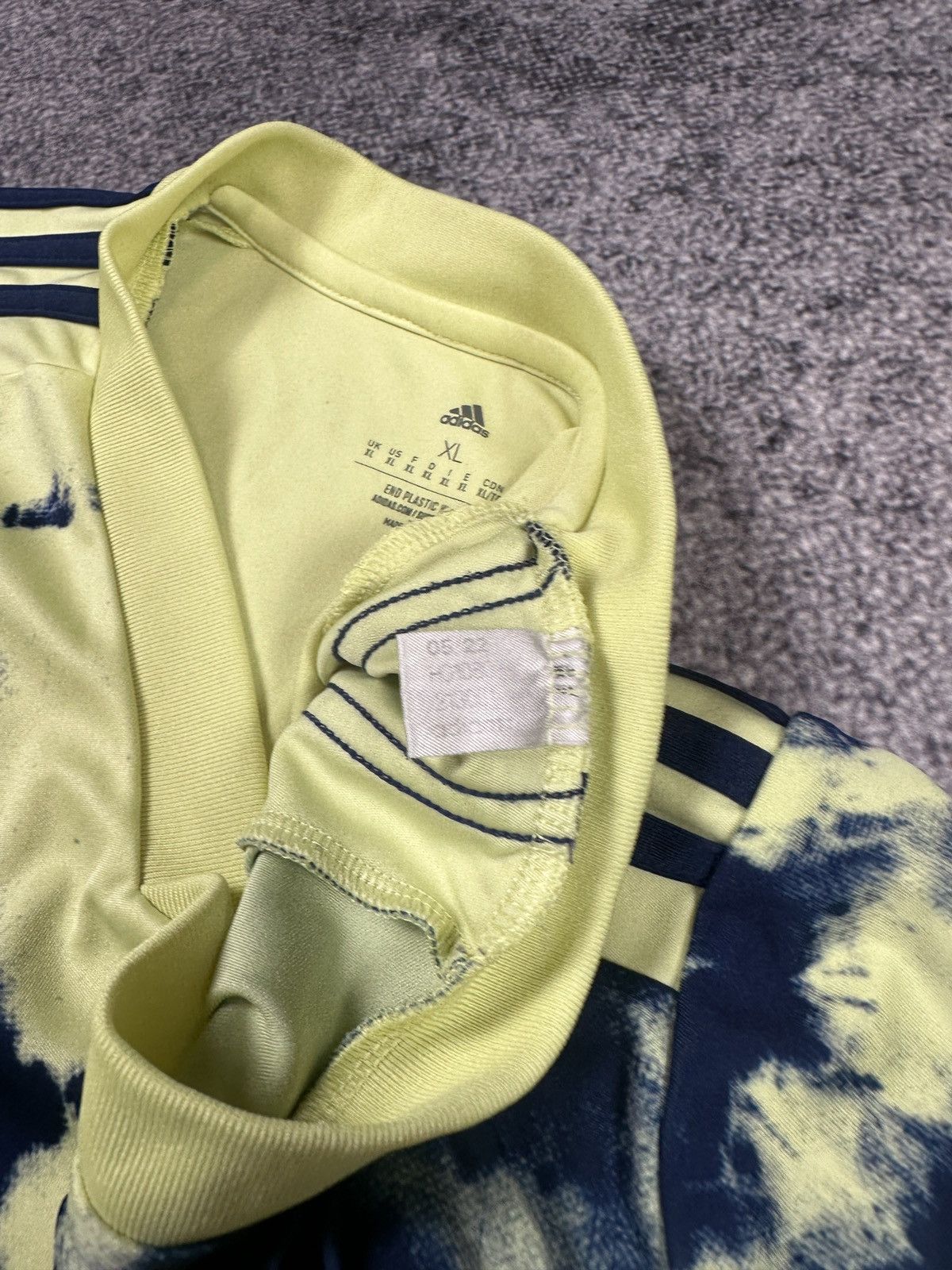 Adidas Adidas Leeds United Soccer Jersey Blokecore L 22/23 Rare Size US XL / EU 56 / 4 - 5 Thumbnail