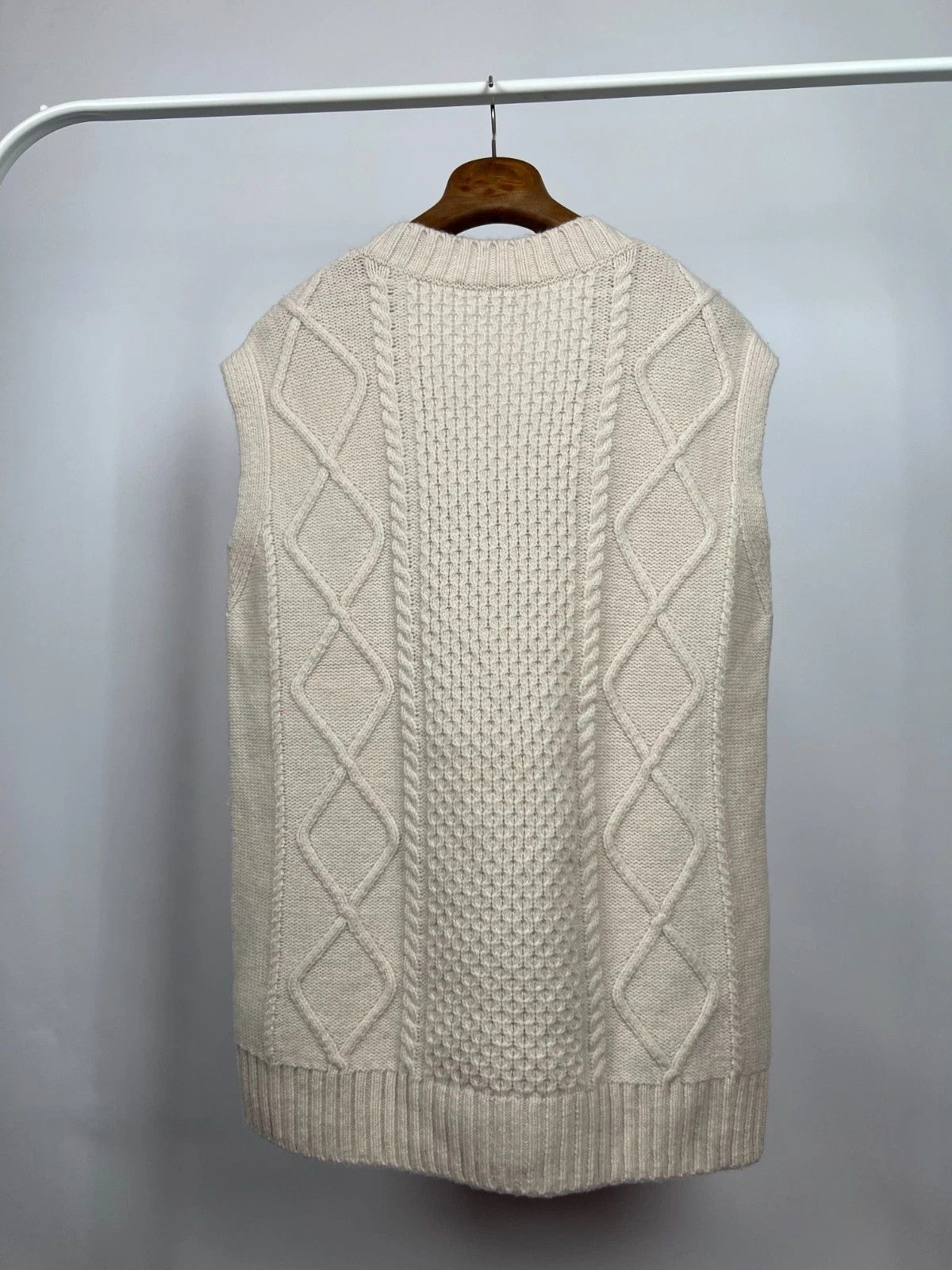Arket Arket Ivory 100% Wool Cable Knit Oversized V-Neck Vest Size S / US 4 / IT 40 - 6 Thumbnail