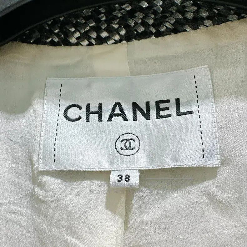 Chanel Chanel Black and white zipper jacket Size XS / US 0-2 / IT 36-38 - 2 Thumbnail