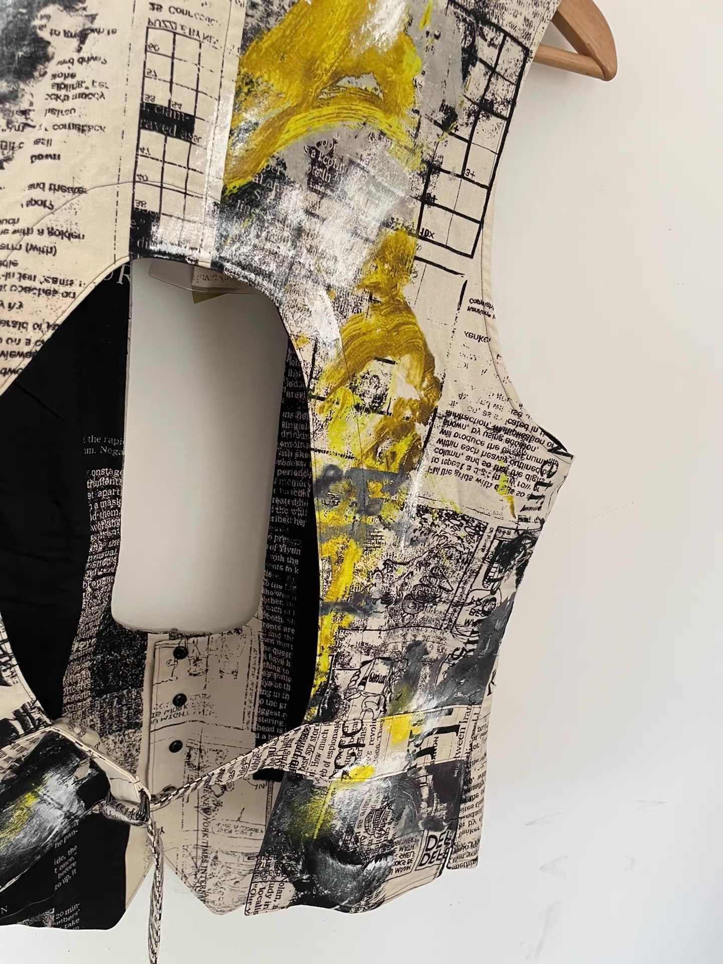 Yohji Yamamoto Yohji Yamamoto 22SS Newspaper Print Cutout Vest Ｑ21 Size US M / EU 48-50 / 2 - 5 Thumbnail
