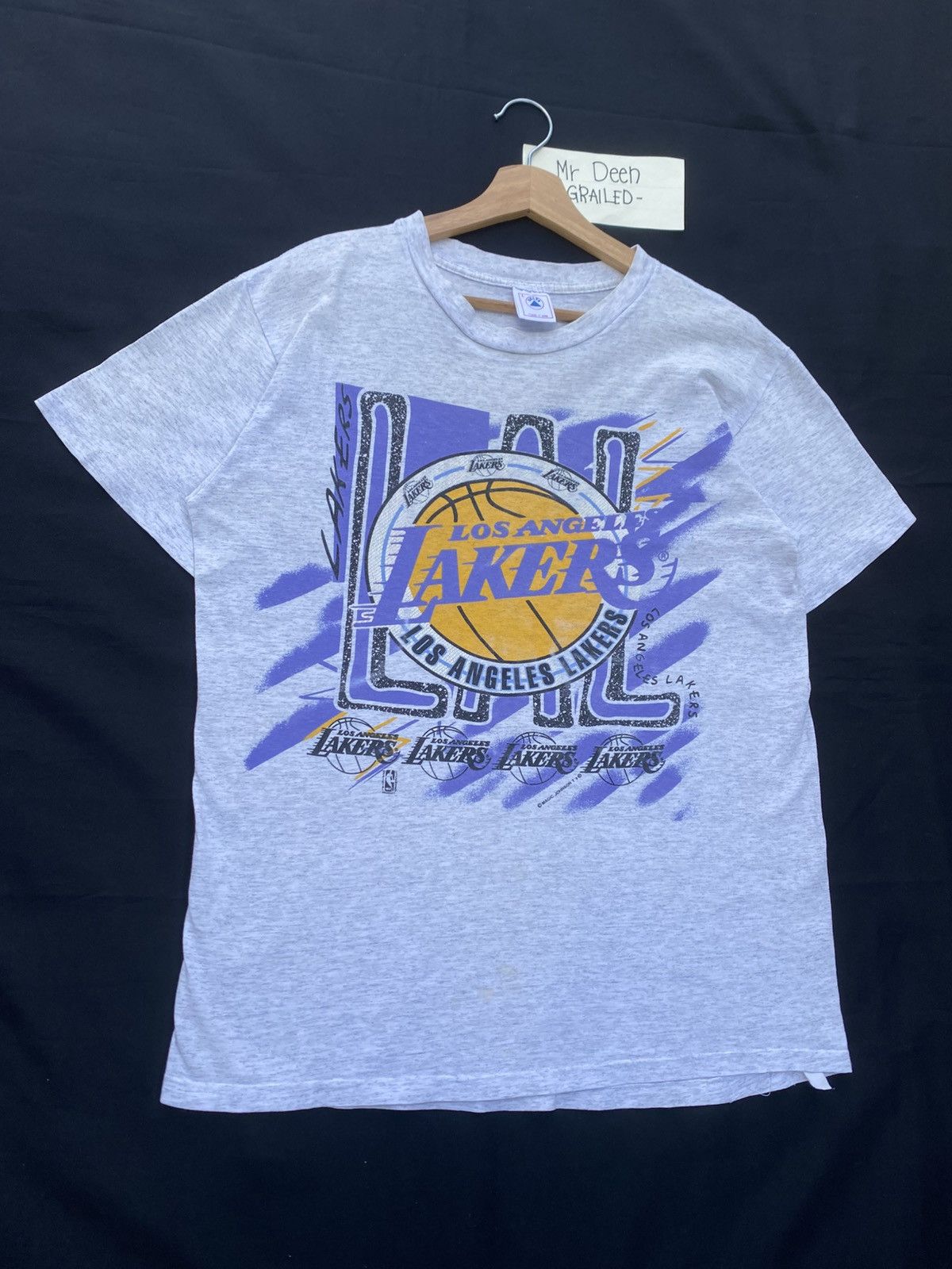 NBA Rare Vintage 90s L.A Lakers NBA Magic Johnson Tshirt Size US L / EU 52-54 / 3 - 2 Thumbnail