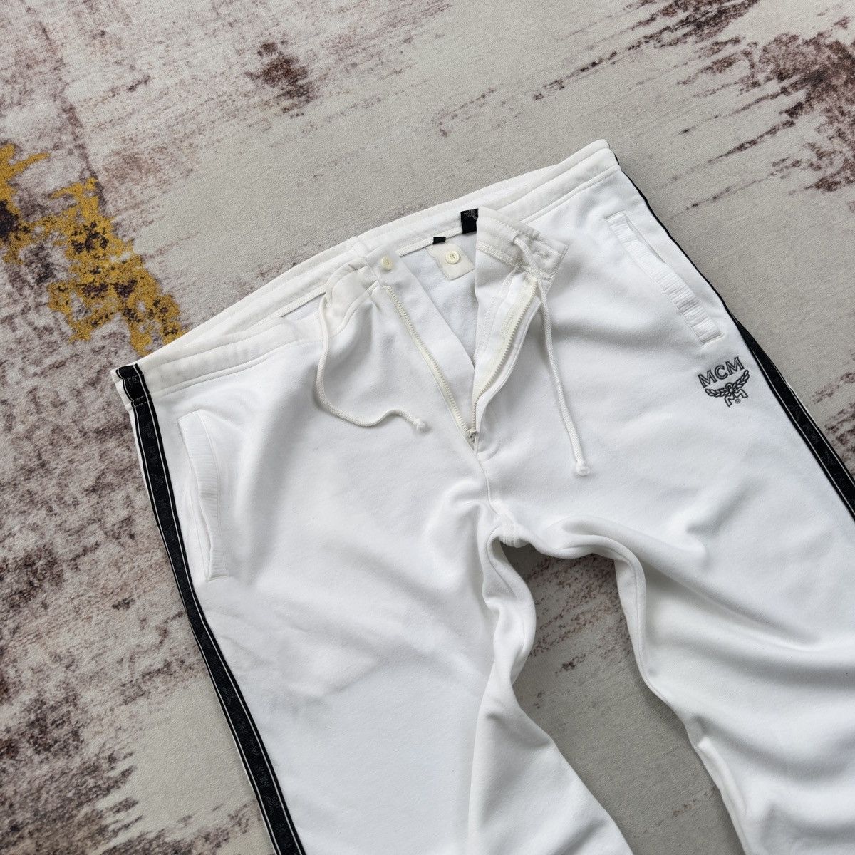 MCM MCM LOGO EMBROIDERED SIDE STRIPE SWEATPANTS Size US 44 / EU 60 - 3 Thumbnail