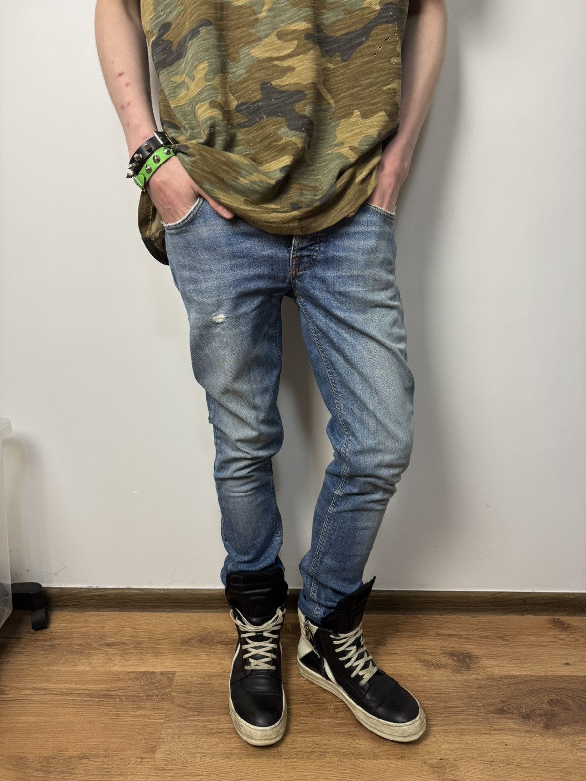 Nudie Jeans Nudie Jeans Long Inseam Slim Distressed Jeans Made in Italy Size US 30 / EU 46 - 1 Thumbnail