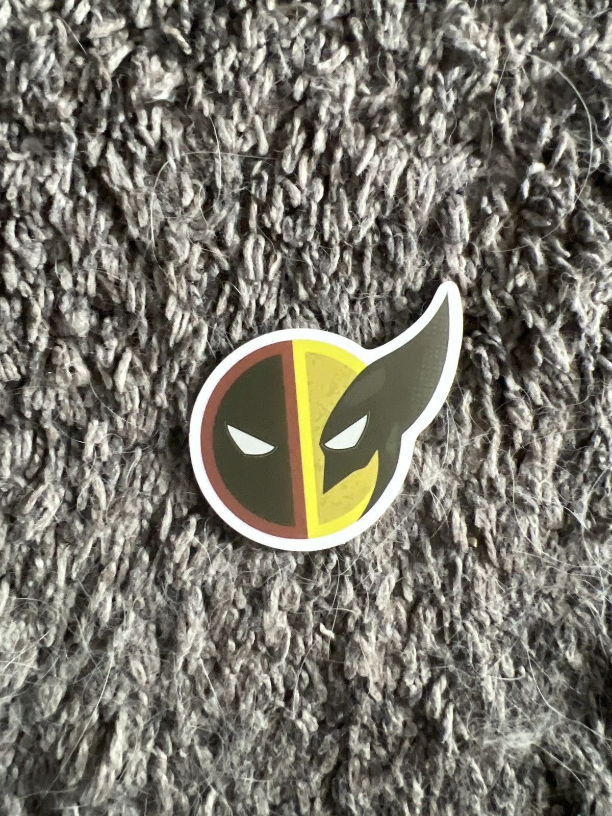 Marvel Comics × Wolverine Marvel Deadpool And Wolverine Masks Sticker Size ONE SIZE - 1 Thumbnail