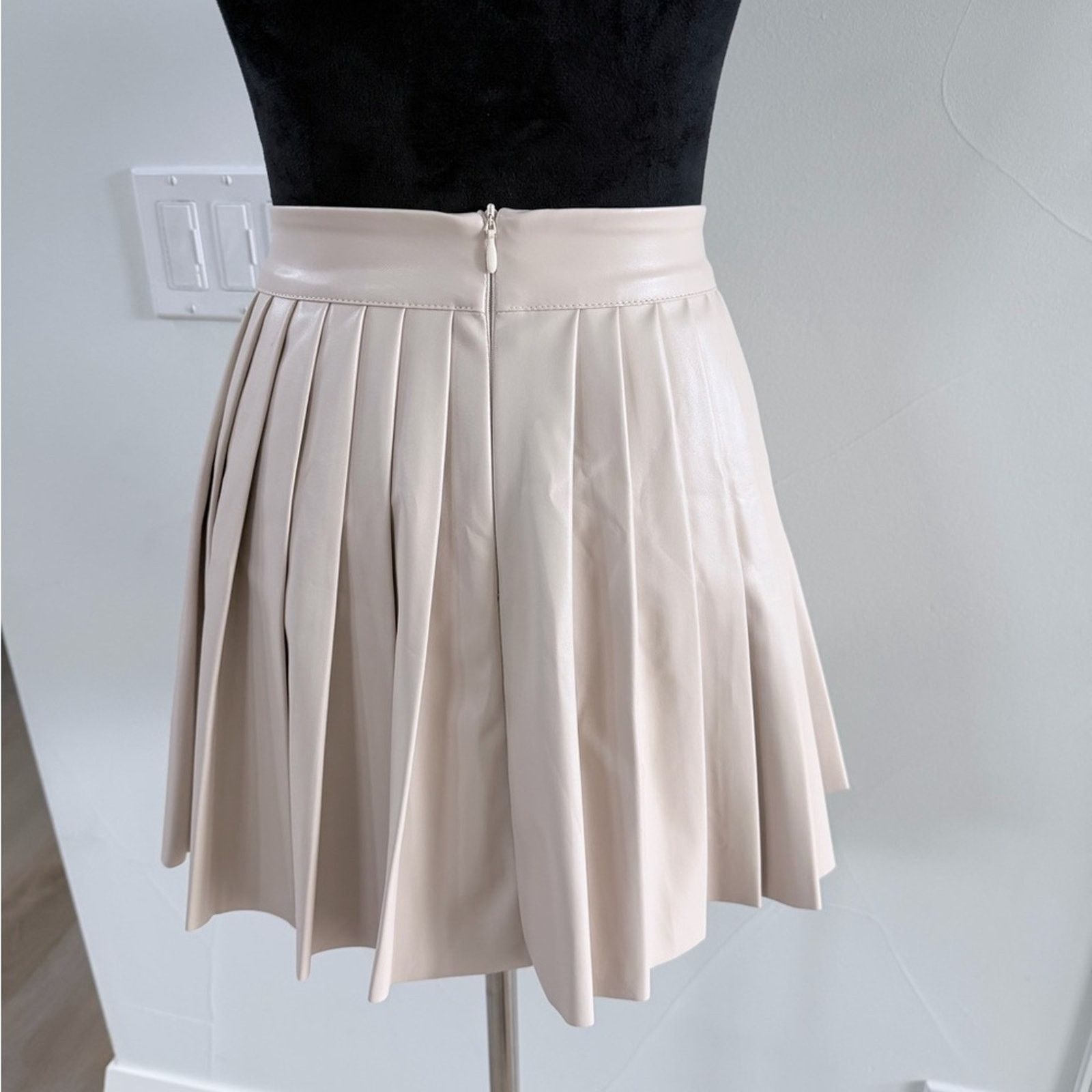 Other New Y2K Elegant Cream Pleated Skirt size S Size 27" / US 4 / IT 40 - 4 Thumbnail