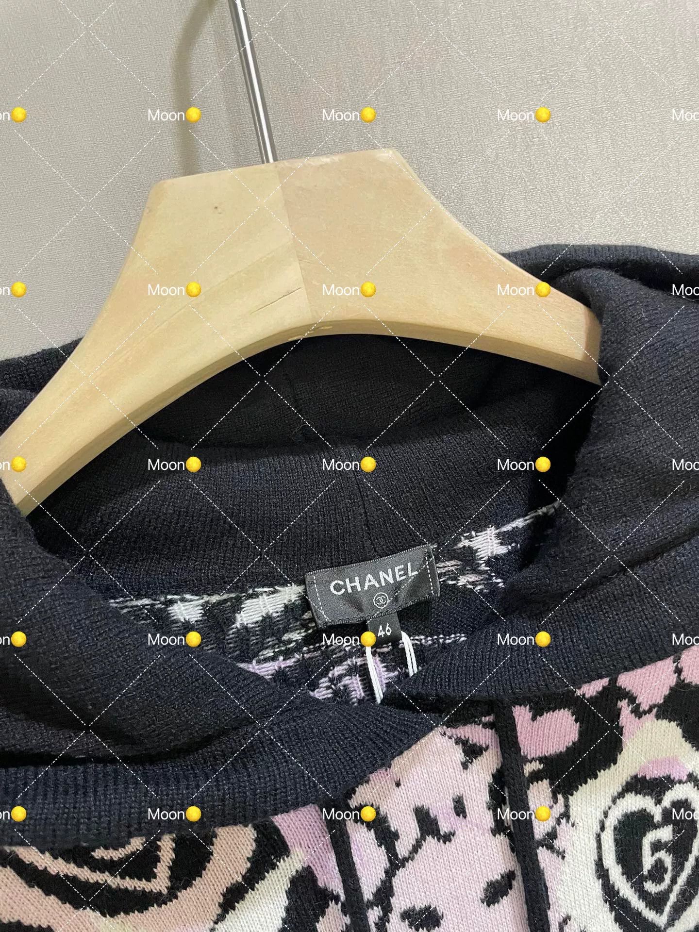 Chanel classy hooded knitwear with iconic patterns Size US XXL / EU 58 / 5 - 2 Thumbnail