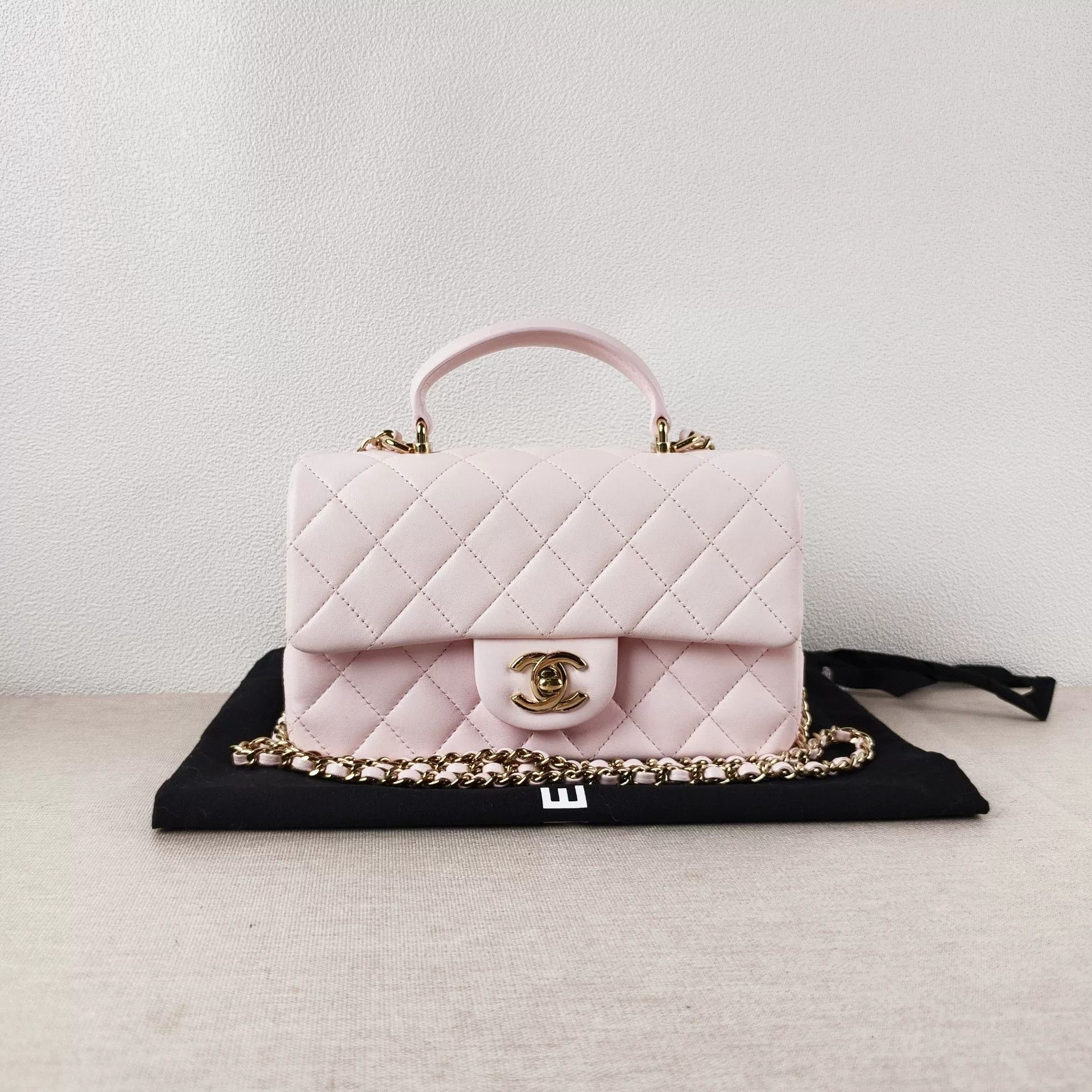 Chanel Pre-loved Bag Very good condition Size ONE SIZE - 1 Thumbnail