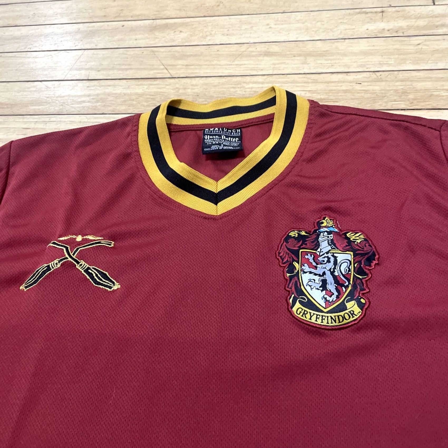 Vintage VINTAGE BOX LUNCH Harry Potter Gryffindor Jersey Adult S Red Gold 38" Shirt Mens Size US S / EU 44-46 / 1 - 5 Thumbnail