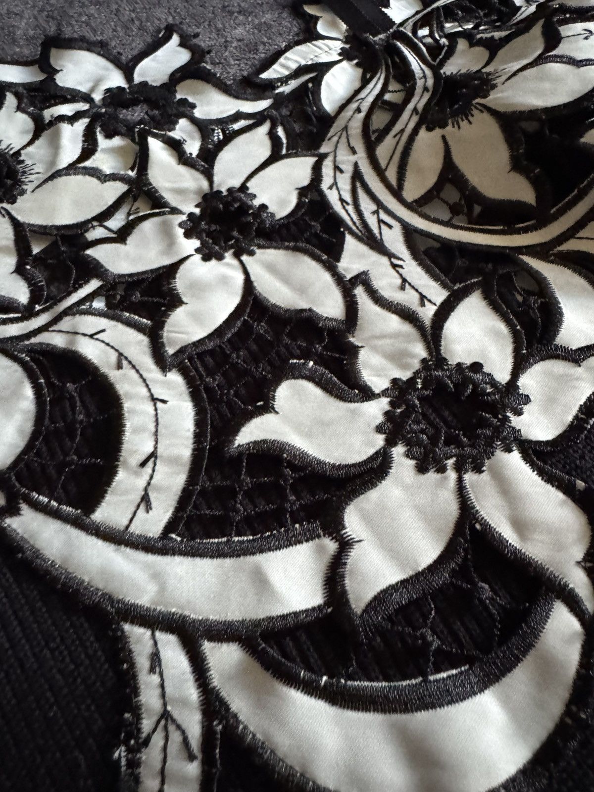 Sacai Sacai Black & White Floral sweaters RARE japanesse brand Size S / US 4 / IT 40 - 6 Thumbnail