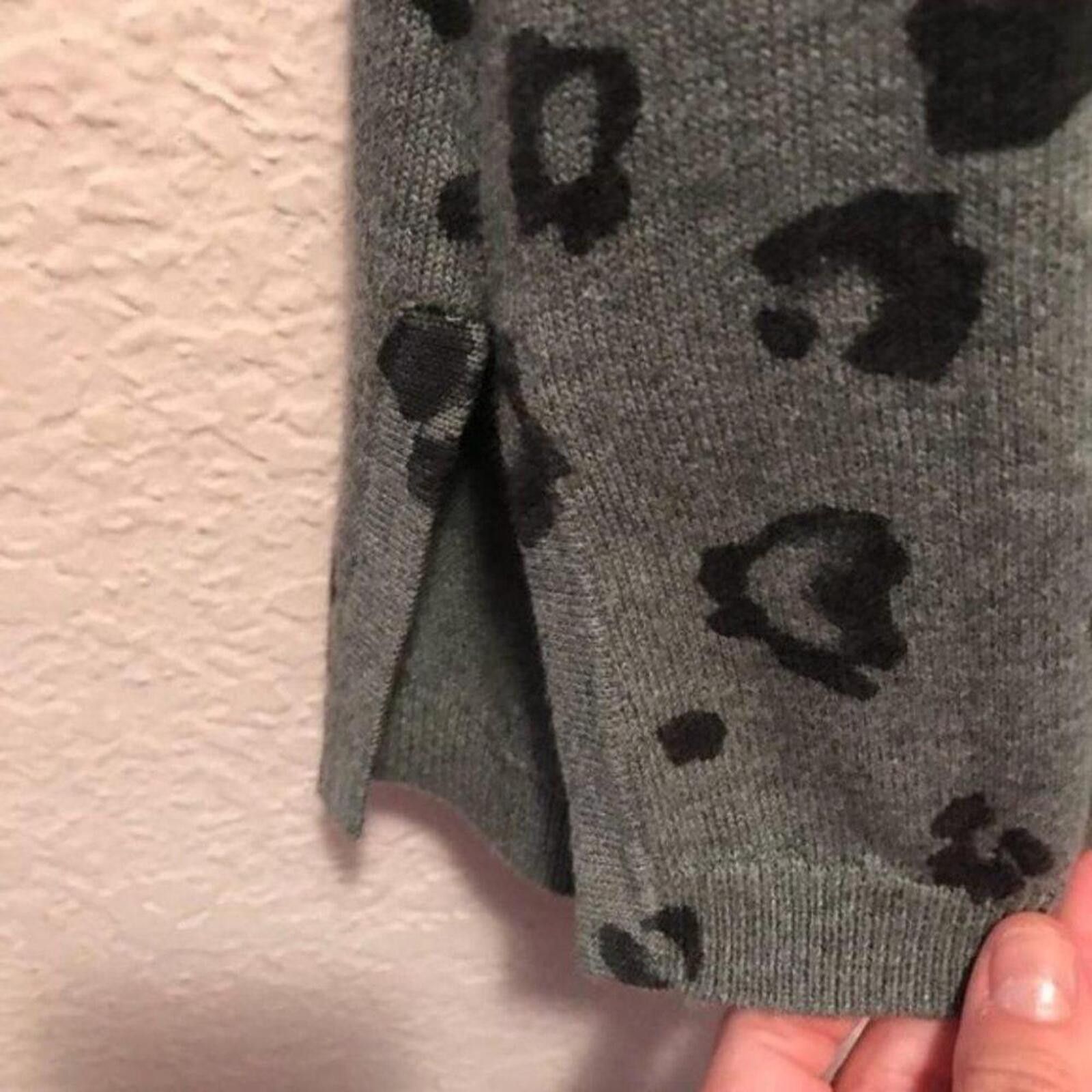 Other White House Black Market Gray and Black Leopard Print Sweate Size S / US 4 / IT 40 - 4 Thumbnail