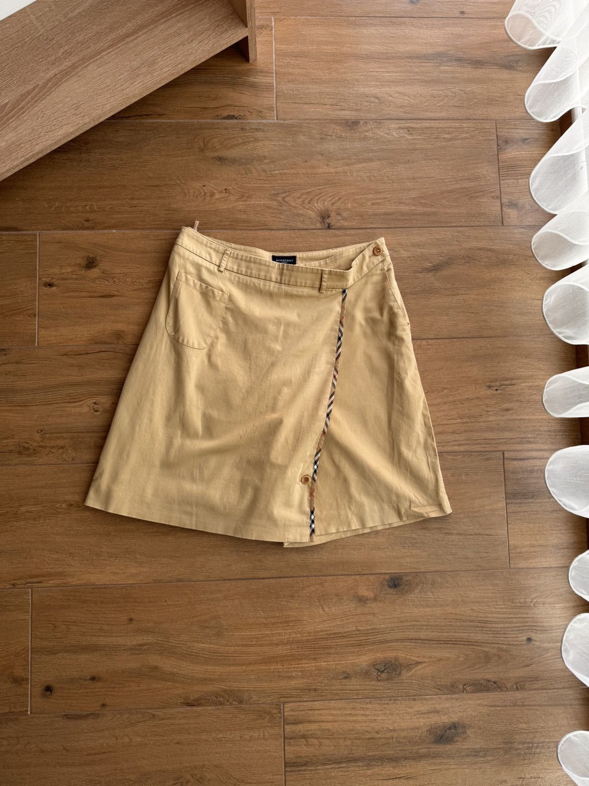 Burberry × Vintage Vintage Burberry Golf Nova Check Luxury Beige Skirt/Shorts Size 28" / US 6 / IT 42 - 1 Thumbnail
