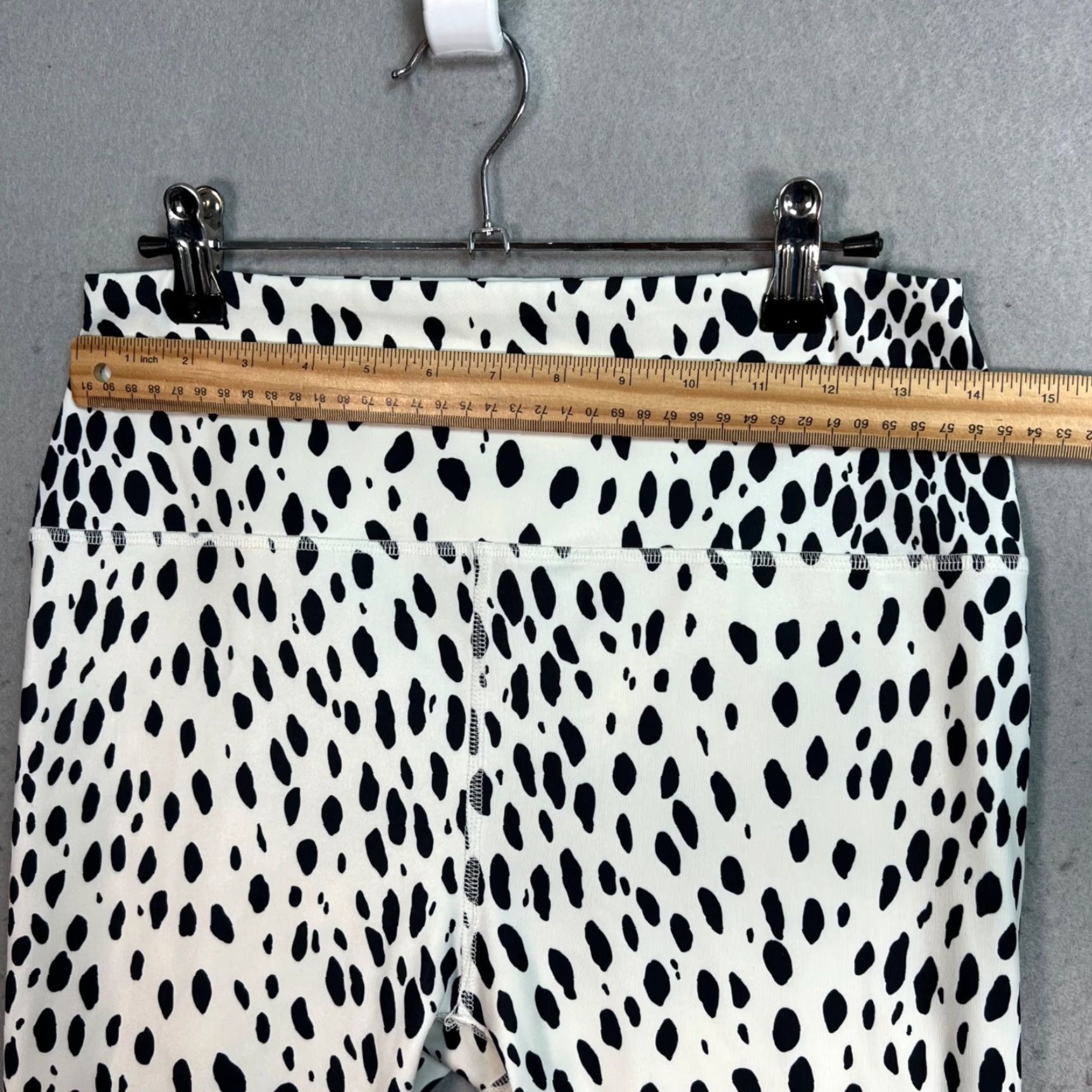 Reformation VINTAGE Reformation Leggings Women Adult Large Animal Print High-Waist Activewear White Size L Size 36" / US 14 / IT 50 - 4 Thumbnail