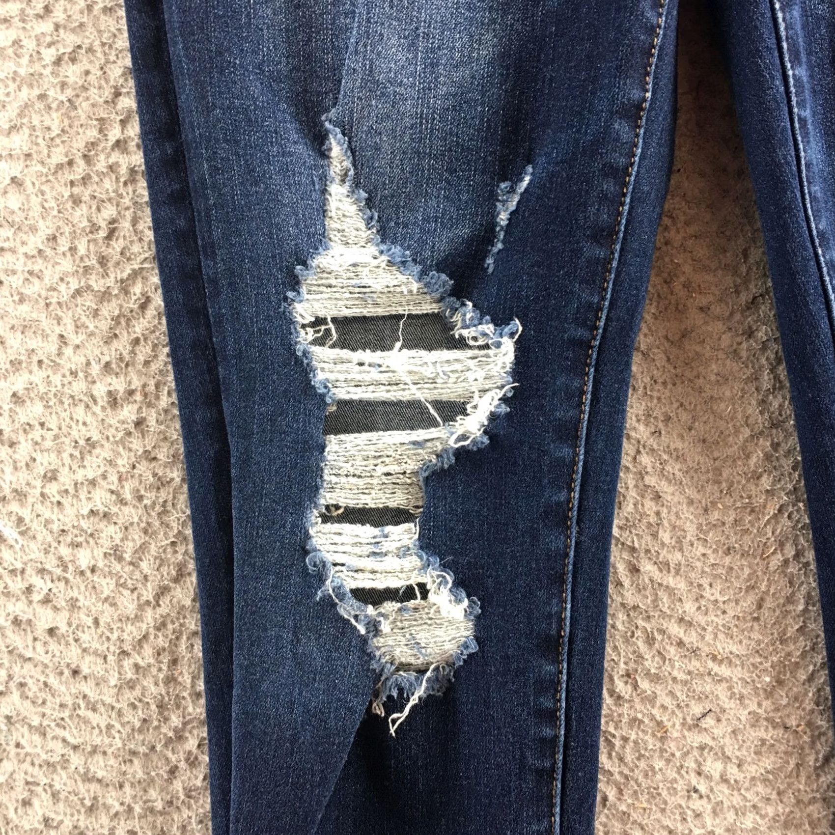 American Eagle Outfitters American Eagle Outfitters Jeans Womens 8 Blue Distressed Skinny Mid Rise Denim Zip Fly Jeans Mens Womens Girls Boys? Size 30" / US 8 / IT 44 - 6 Thumbnail