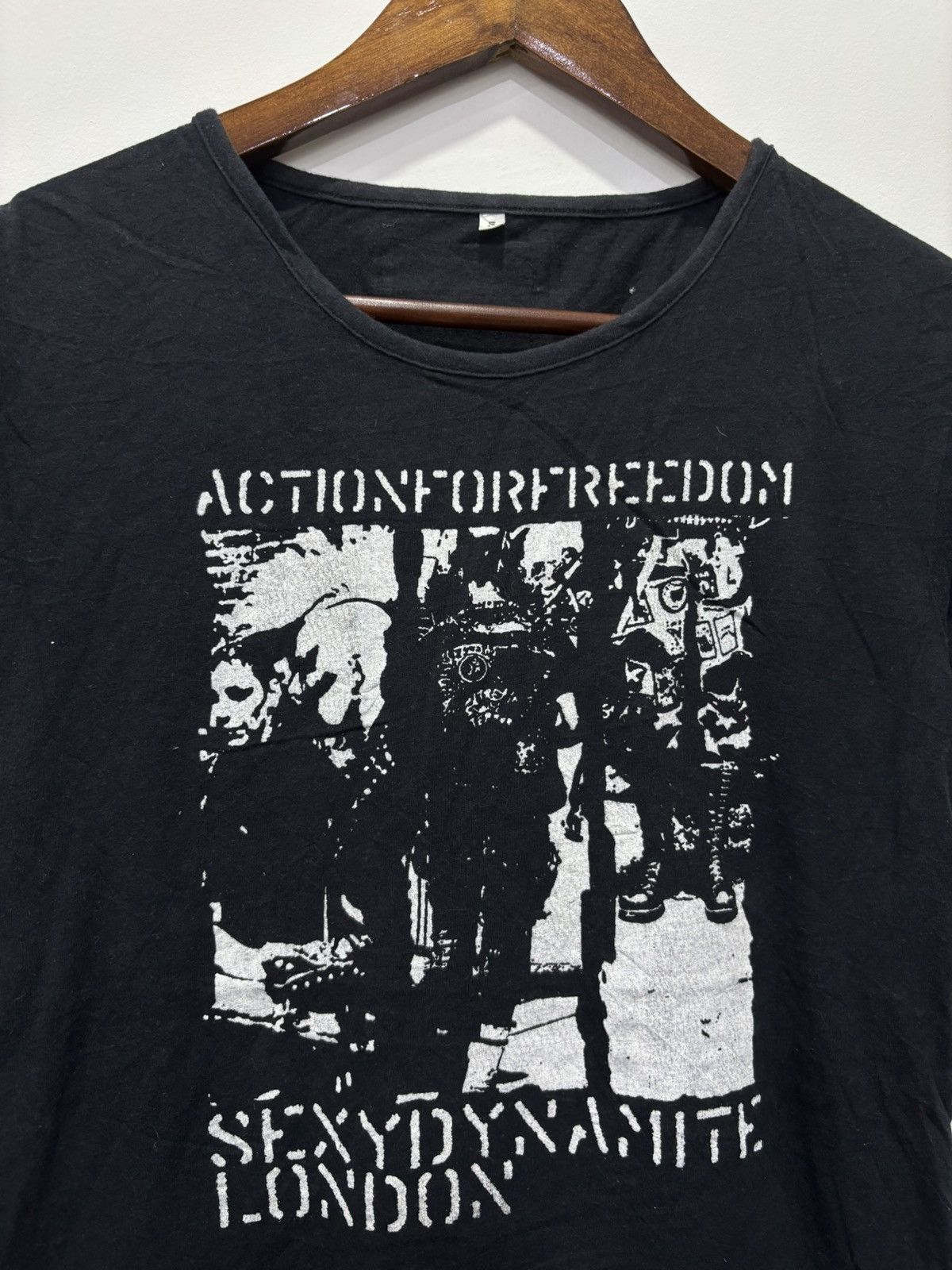 Vintage Sexy Dynamite London Action For Freedom Tshirt Size US S / EU 44-46 / 1 - 2 Thumbnail