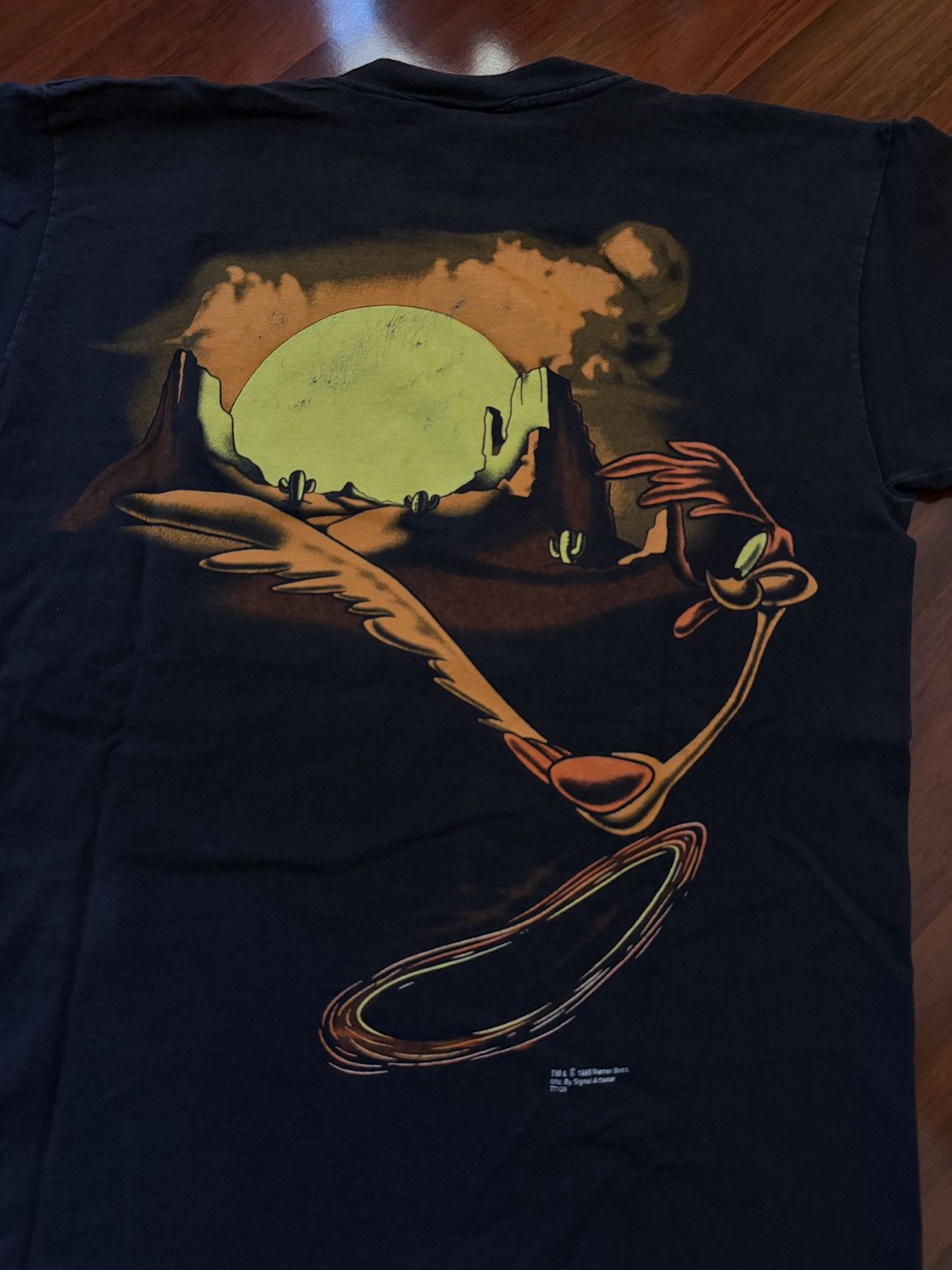Warner Bros VINTAGE 1995 COYOTE ROAD RUNNER SHIRT AOP LOONEY TUNES Size US L / EU 52-54 / 3 - 6 Thumbnail