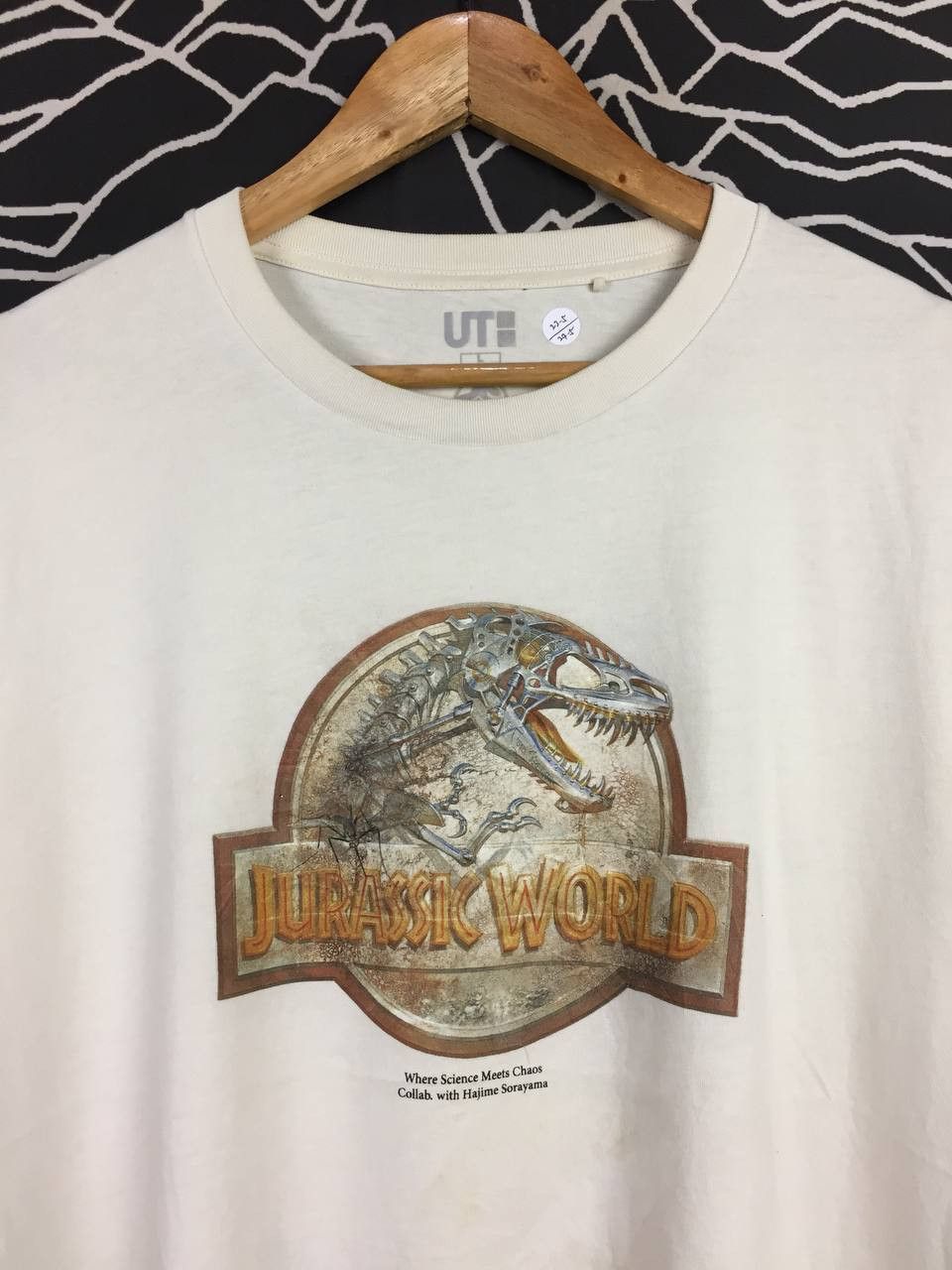 Uniqlo Jurassic World X Hajime Sorayama UT Uniqlo Tee Size US L / EU 52-54 / 3 - 3 Thumbnail