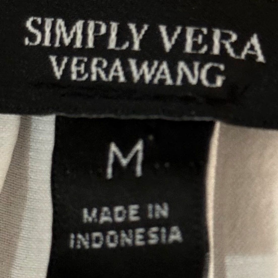 Vintage Simply Vera Vera Wang Blouse Sleeveless White Ruffle Pleated Back V-Neck Satin Polyester Elegant Office Workwear Womens M Size M / US 6-8 / IT 42-44 - 5 Thumbnail