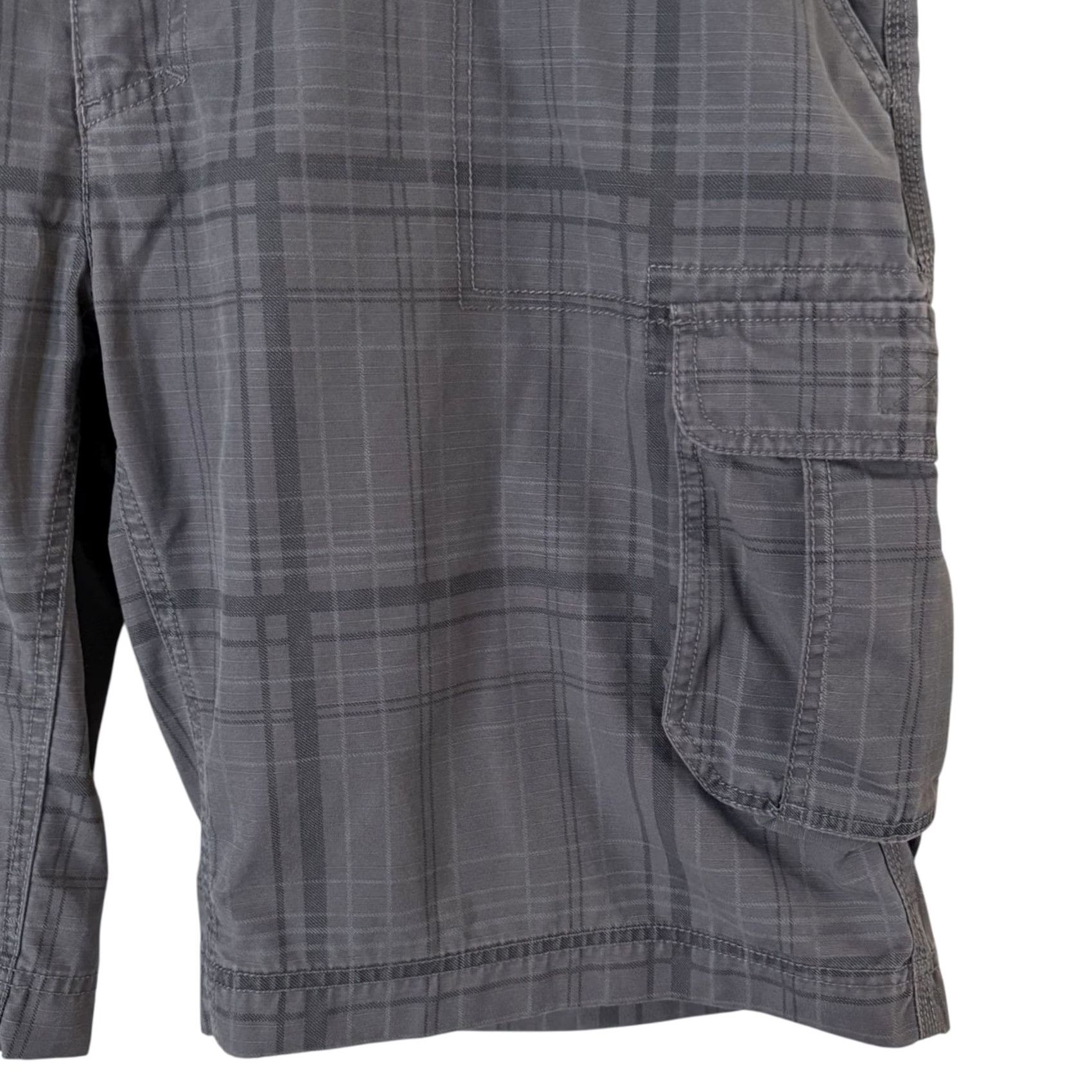 The North Face The North Face Relaxed-Fit Plaid Cargo Shorts Gray Men Size 40 Hiking Outdoors Casual Travel Summer Spring Fall 6-Pockets Cargo Pocket Easy Care Mens Size US 40 / EU 56 - 6 Thumbnail
