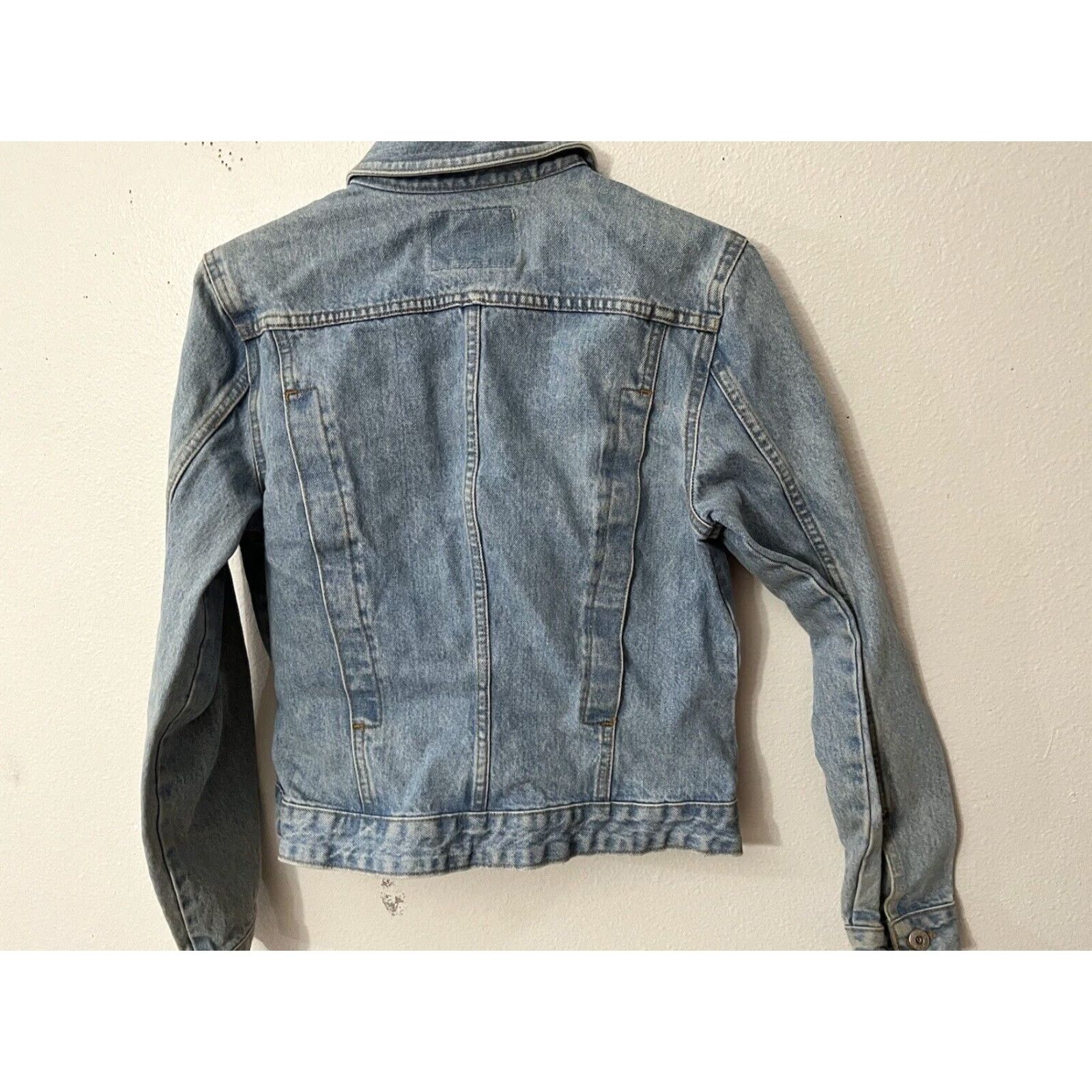 Guess Ladies GUESS Jean Jacket Size Medium D67-62W Light Wash Size 32" / US 10 / IT 46 - 2 Thumbnail