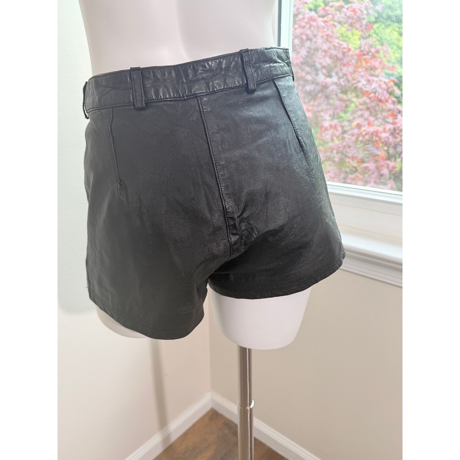 Other Vintage leather black shorts leather king small 26W grunge Size 26" / US 2 / IT 38 - 6 Thumbnail