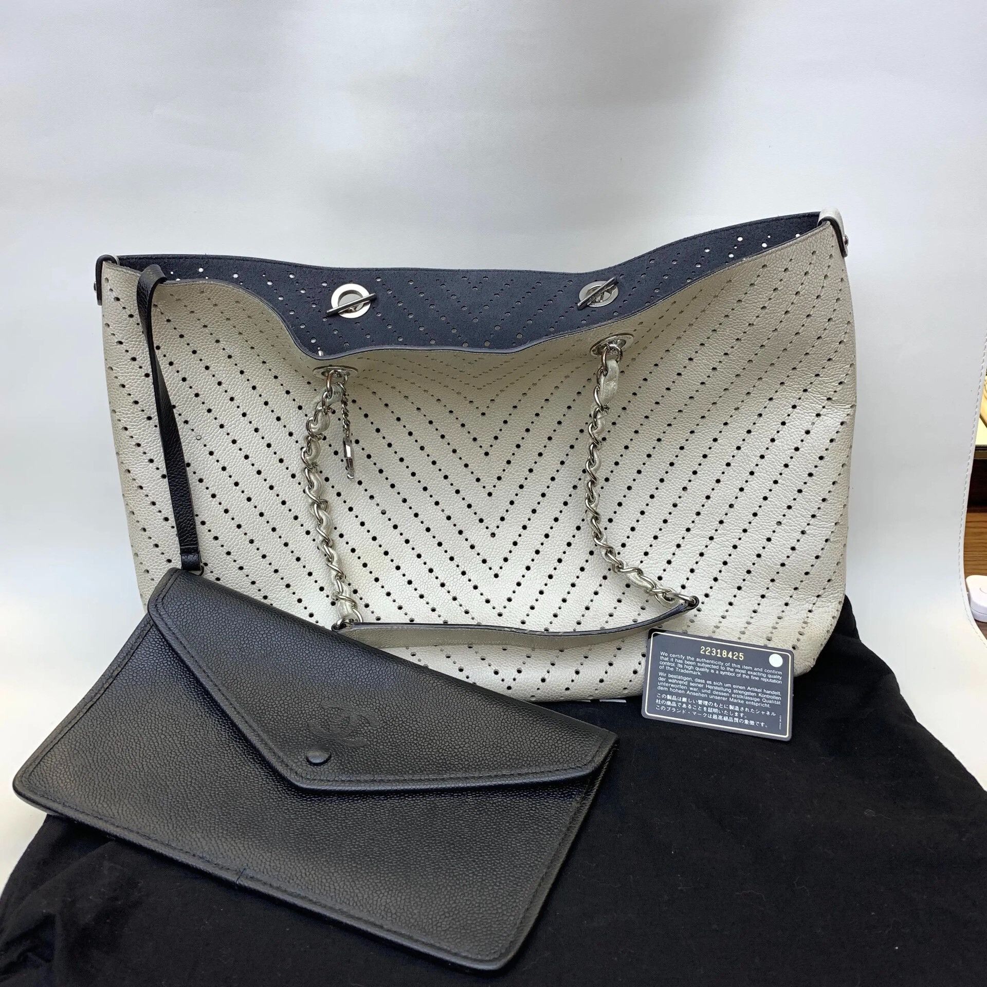 Chanel Pre-loved Bag Very good condition Size ONE SIZE - 1 Thumbnail