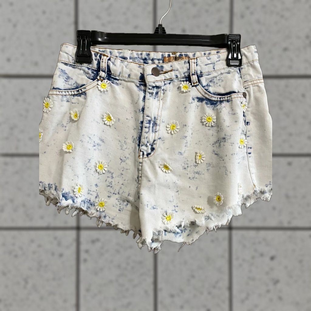 Vintage 36 Point 5 High Waist Acid Wash Frayed Daisy Festival Summer Shorts Med - Teens Juniors White Shorts Size 32" / US 10 / IT 46 - 1 Thumbnail