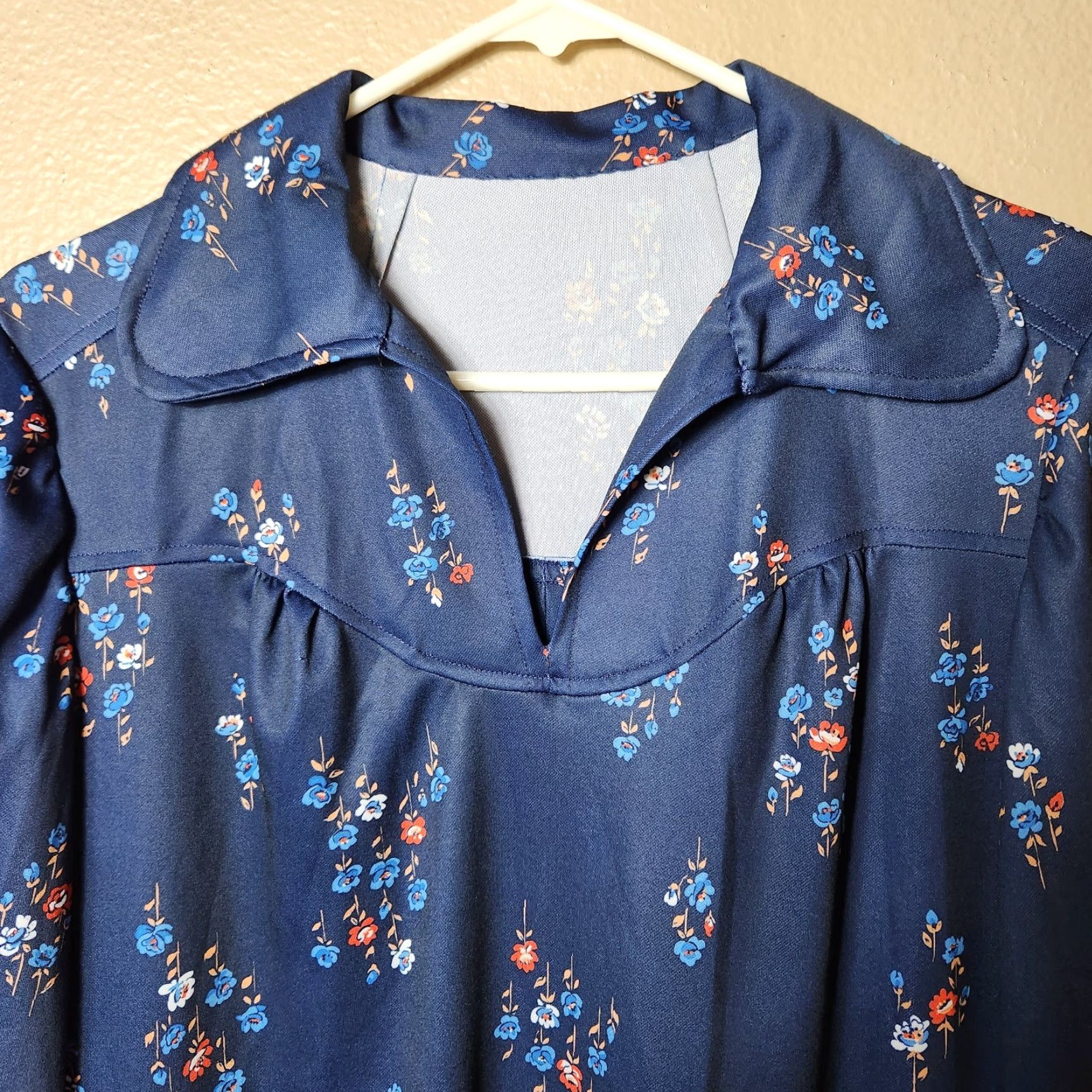Vintage VINTAGE 70s Boho Maxi Dress Navy Floral Long Sleeve Elongated Peter Pan Collar Size L Size L / US 10 / IT 46 - 3 Thumbnail