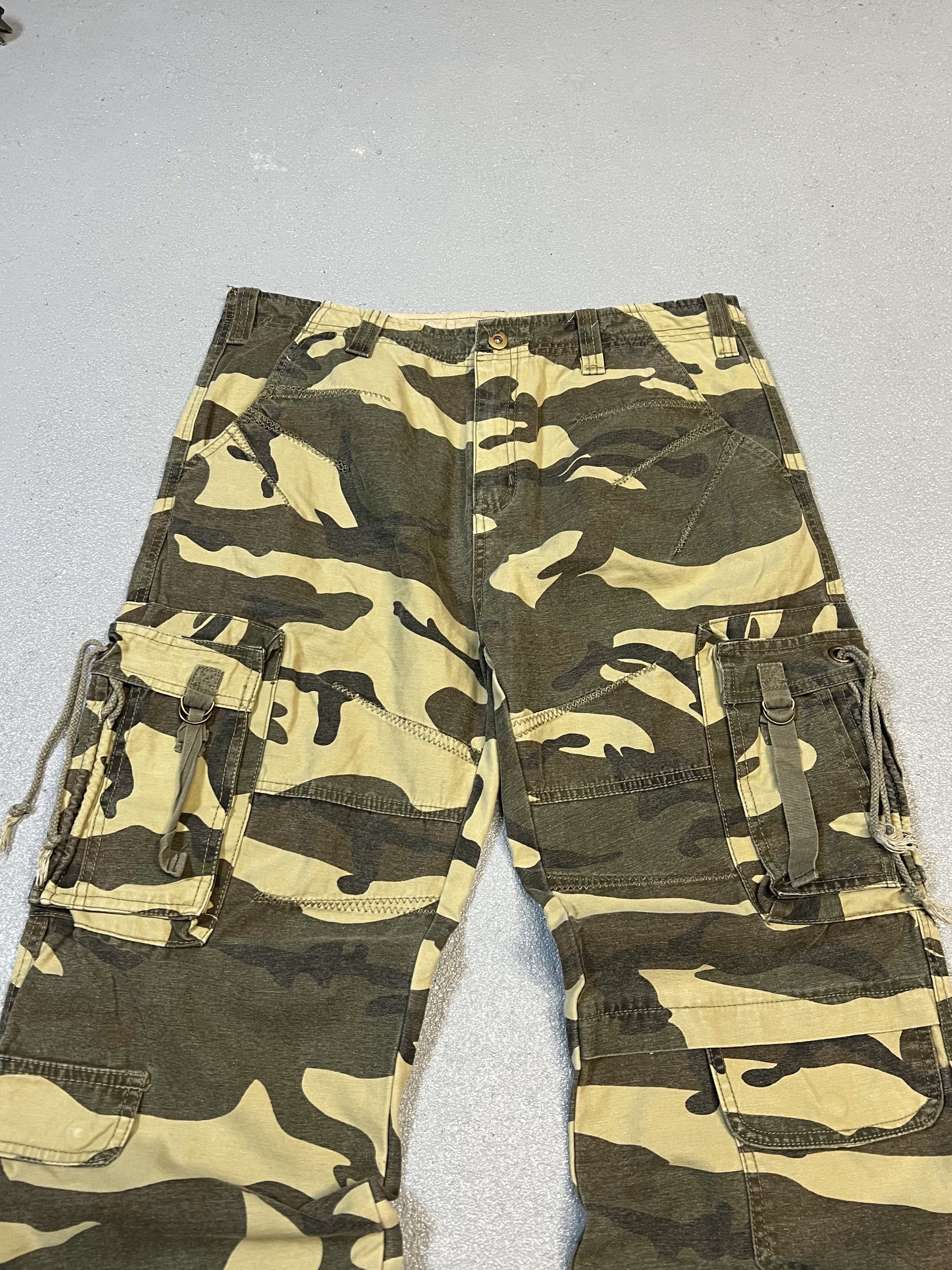 Japanese Brand Vintage baggy wide-leg camouflage multi-pocket cargo pants. Size US 36 / EU 52 - 4 Thumbnail