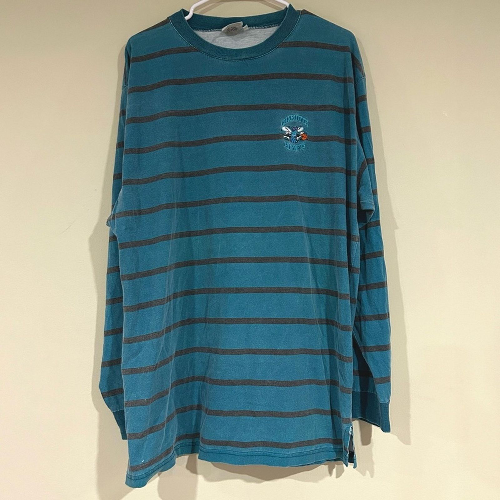Other Vintage Charlotte Hornets Striped Shirt Size US L / EU 52-54 / 3 - 1 Thumbnail