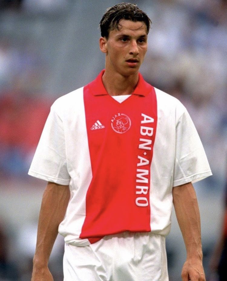 Vintage Vintage 2001-2002 Ajex Amsterdam Adidas jersey Size US L / EU 52-54 / 3 - 13 Thumbnail