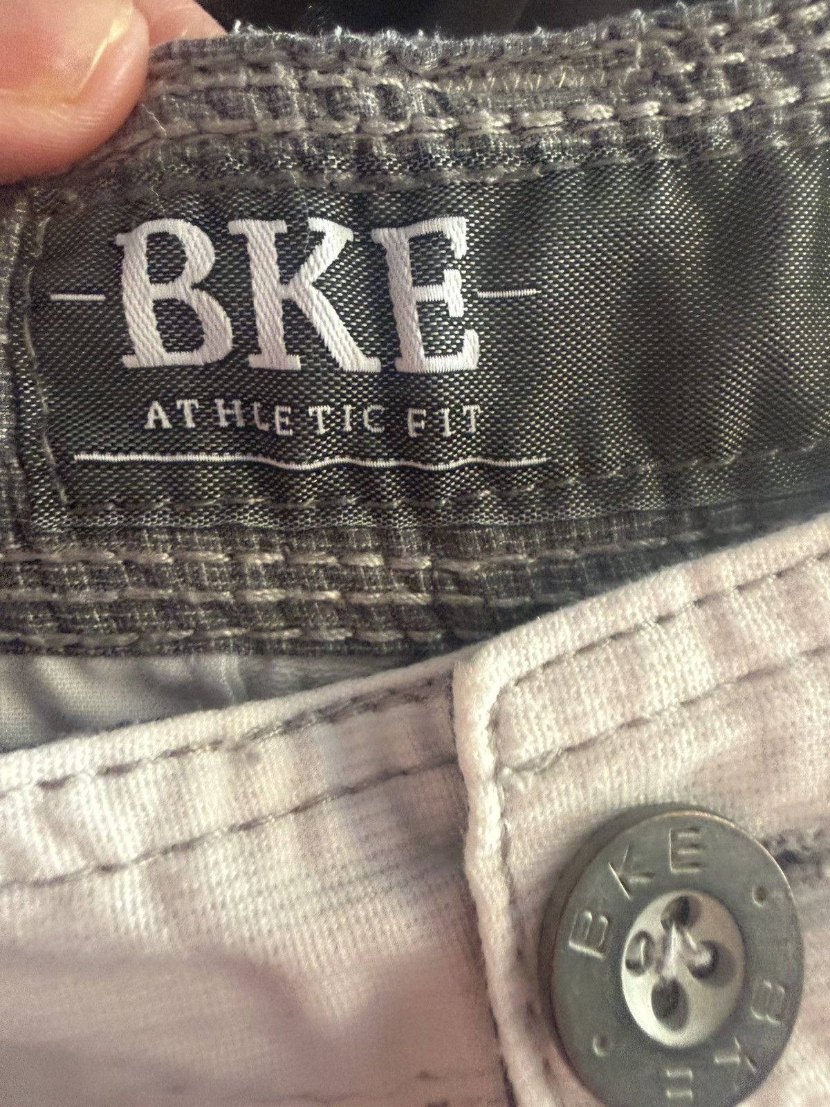 BKE BKE Irving Athletic Fit Cargo Utility White Shorts Size 33 Size US 33 - 4 Thumbnail