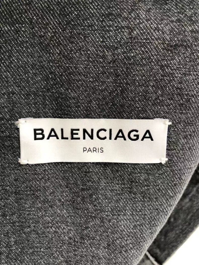 Balenciaga Balenciaga size 34 Worn logo denim jacket Size US S / EU 44-46 / 1 - 5 Thumbnail