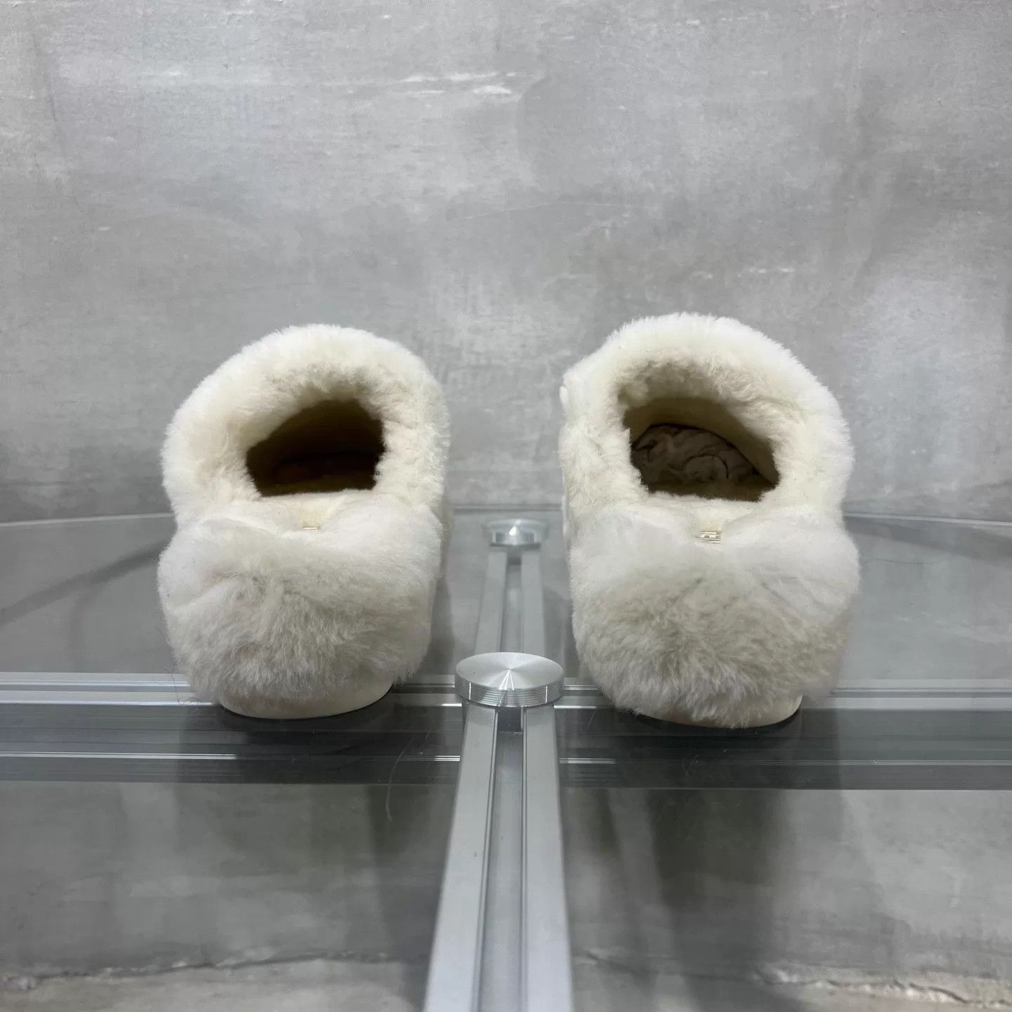 Chanel Chanel 24B white fur slides bag NWT try 36 YH25755 Size US 5.5 / IT 35.5 - 6 Thumbnail