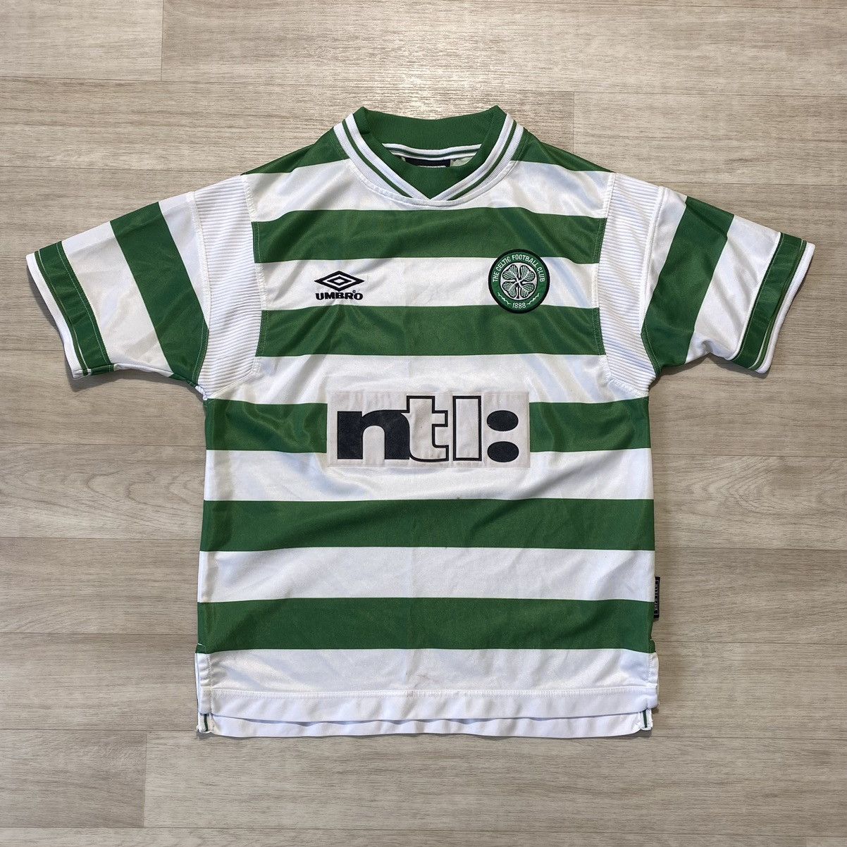 image of Soccer Jersey x Umbro Celtic Home Jersey 1999/00 in White/Green, Men's (Size XS)