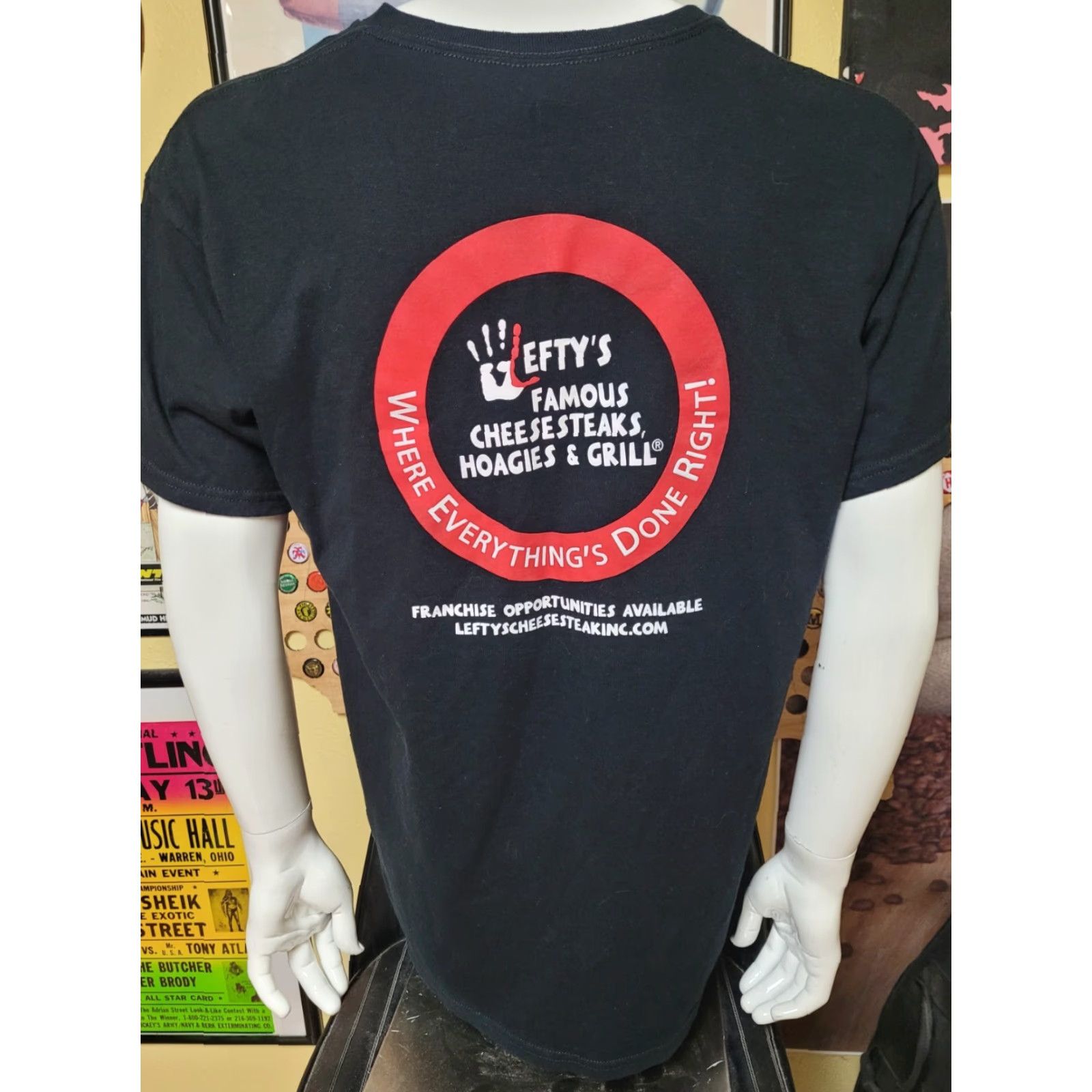 Gildan VINTAGE Leftys Cheesesteaks Hoagies & Grill Fast Food Uniform T Shirt Large Detroit MI Size US L / EU 52-54 / 3 - 3 Thumbnail