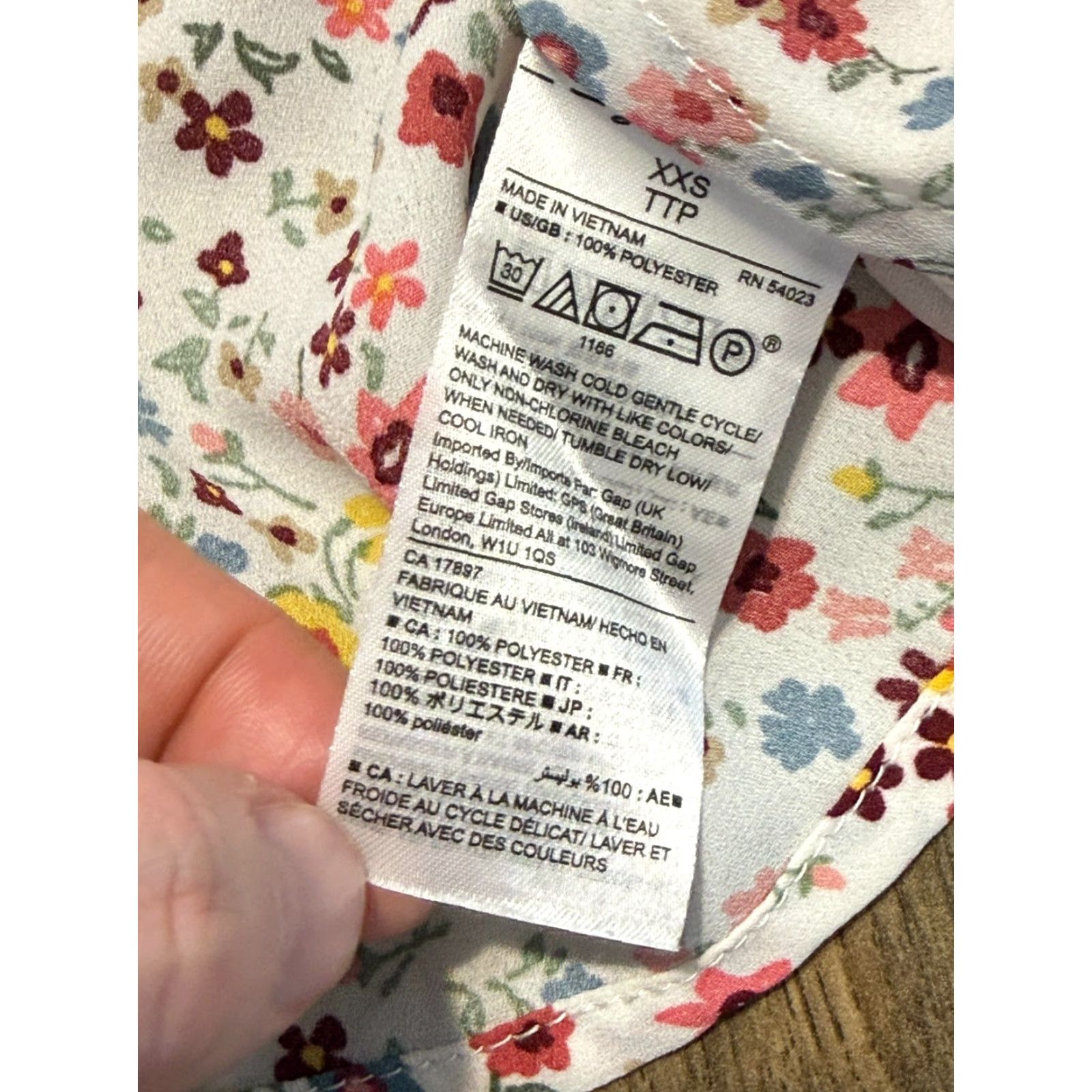 Gap GAP Blouse Women's XXS Multicolor Floral Short Sleeve V-neck Shirt Womens XS? Size XXS / US 00 / IT 34 - 6 Thumbnail