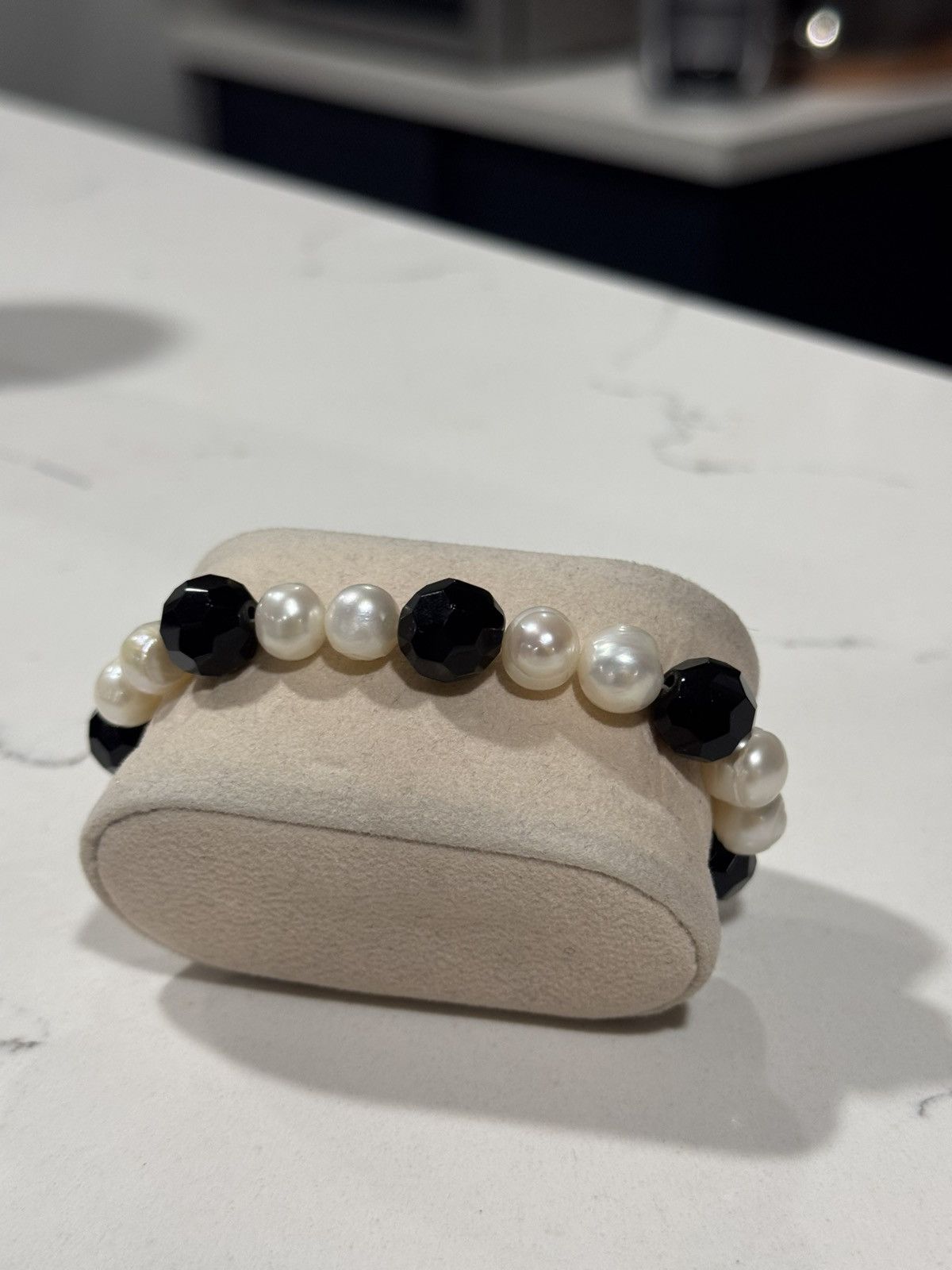 Jewelry Vintage Style Black Onyx & Pearl Beaded Statement Bracelet Size ONE SIZE - 3 Thumbnail