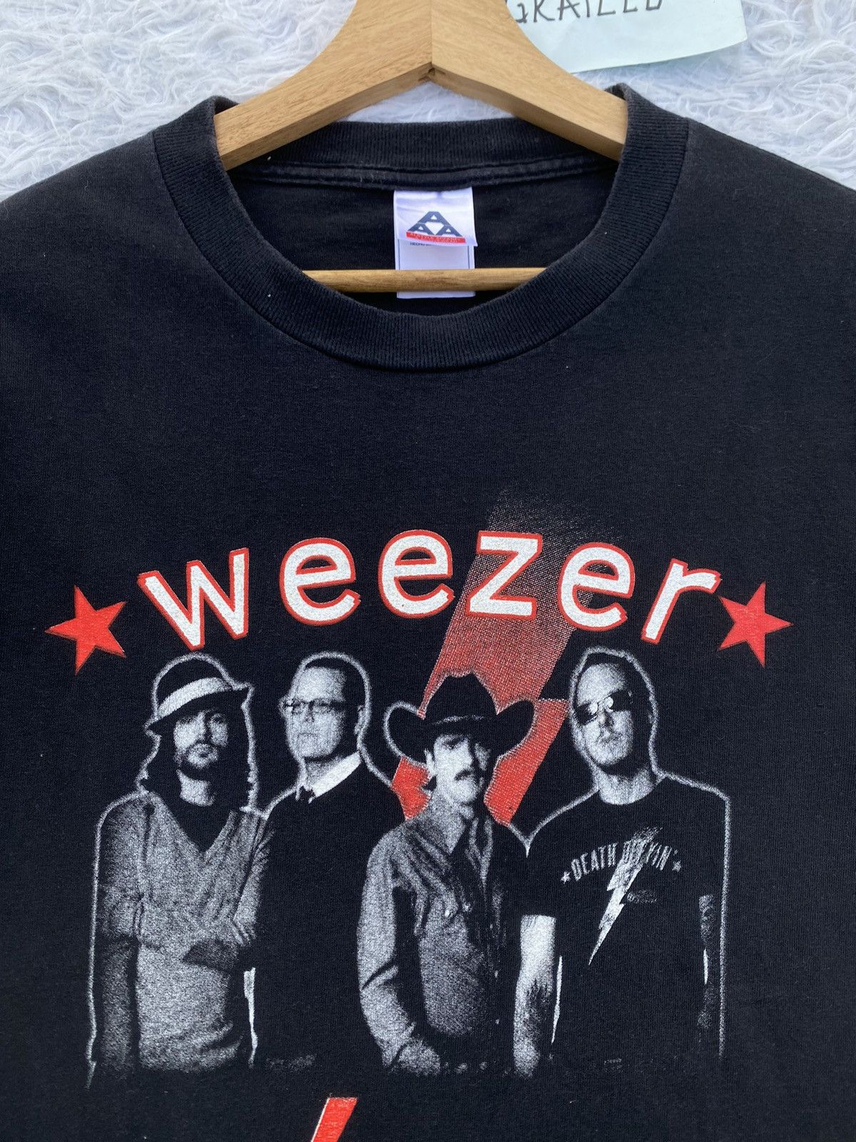 Band Tees Rare Vintage Weezer Band Tees Size US M / EU 48-50 / 2 - 7 Thumbnail