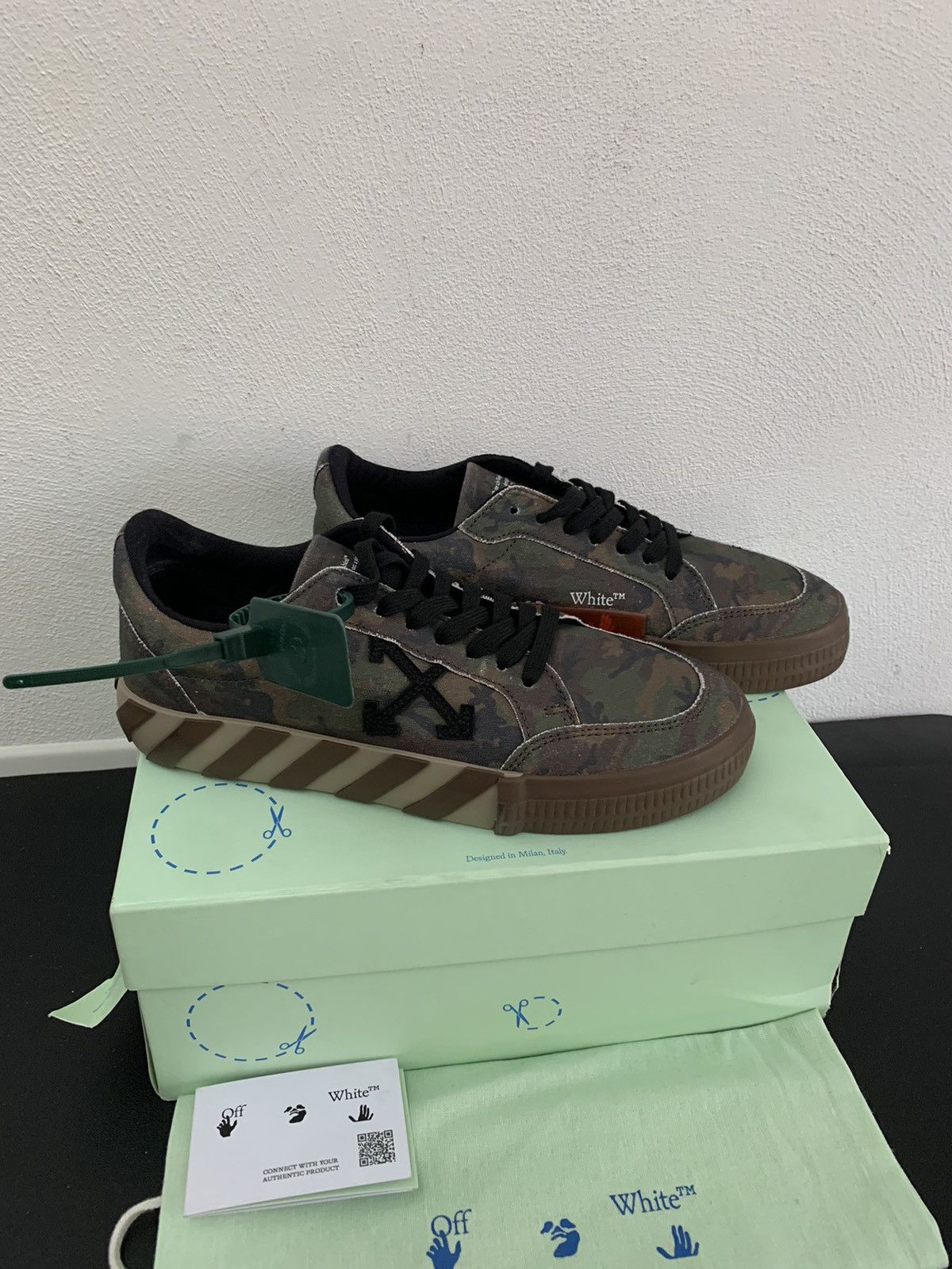 Off-White OFF-WHITE LOW VULCANIZED CAMO CANVAS Size US 7 / EU 40 - 8 Thumbnail