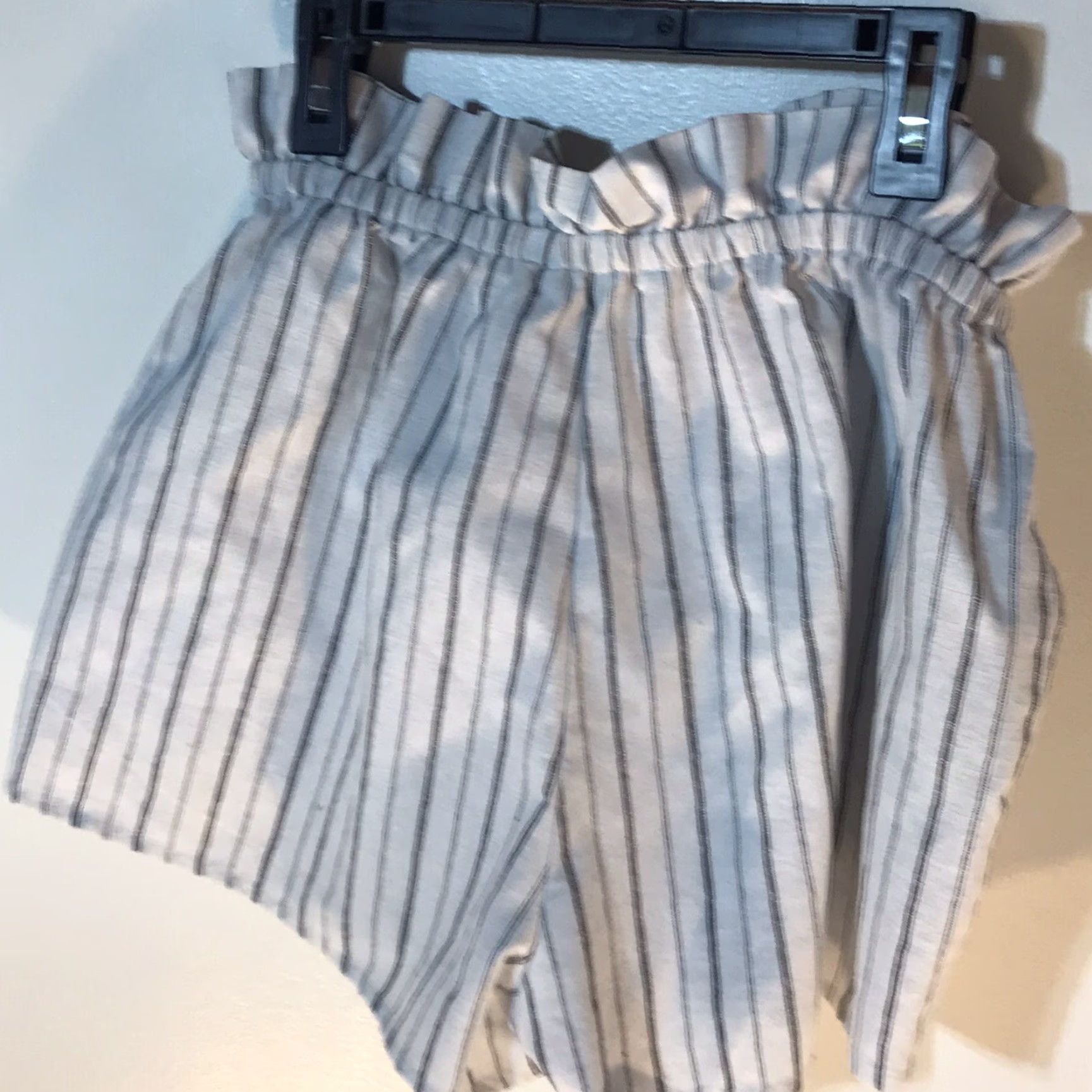 Vintage LOVE TREE Striped Pull-On Shorts Womens Size M White Casual Paperbag Comfort Size 32" / US 10 / IT 46 - 2 Thumbnail
