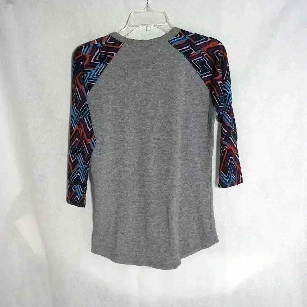 Designer Lularoe Raglan Sleeve Geometric Print grey jersey 3/4 sleev Size XS / US 0-2 / IT 36-38 - 3 Thumbnail